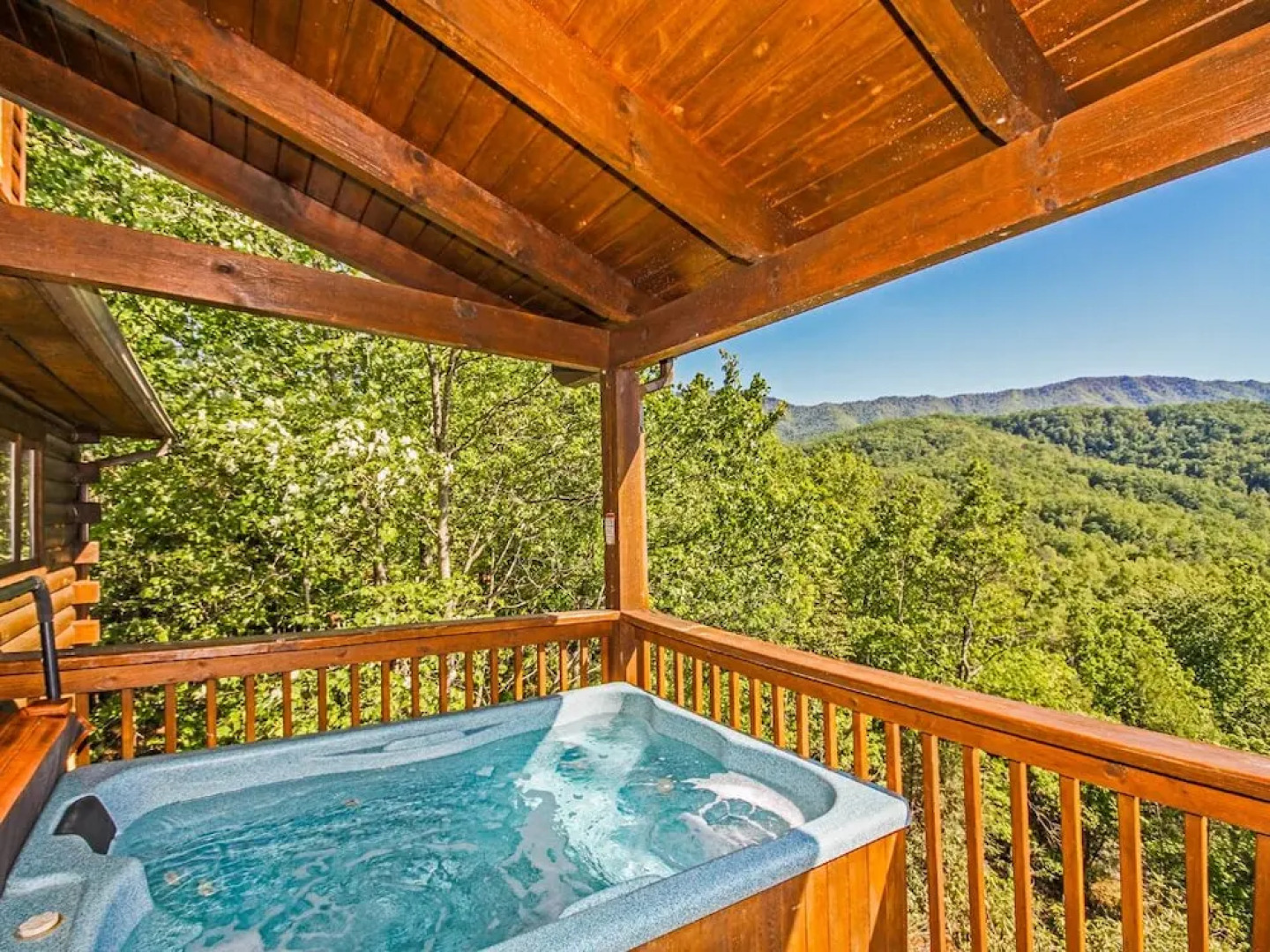 Dreamweaver 2 Bedroom Home with Hot Tub