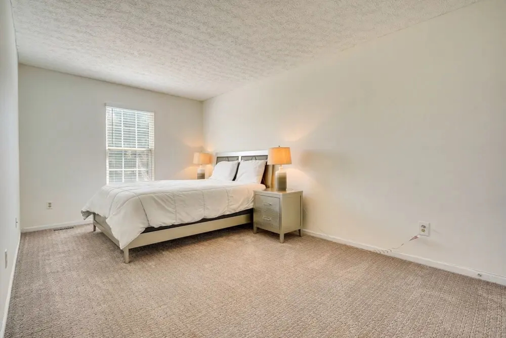 Spacious Home w/ Deck - 9 Mi to Downtown Columbus