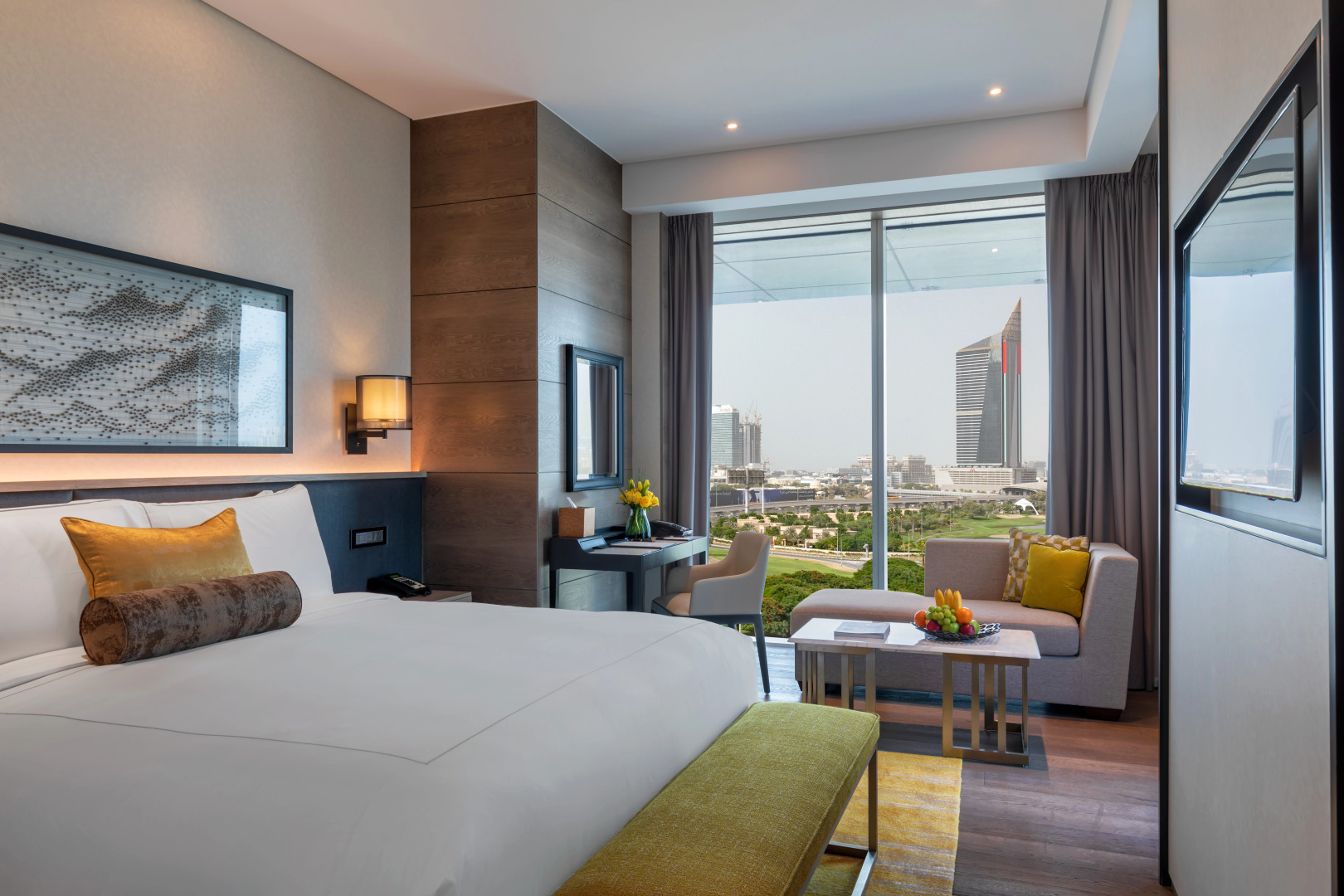 Отель Taj Jumeirah Lakes Towers