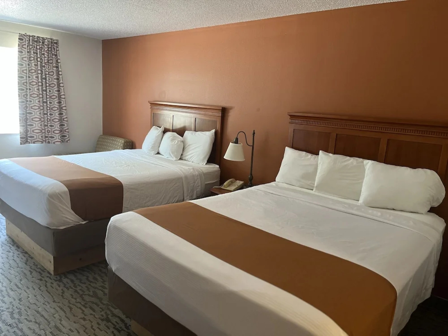 Regency Inn and Suites, Anoka