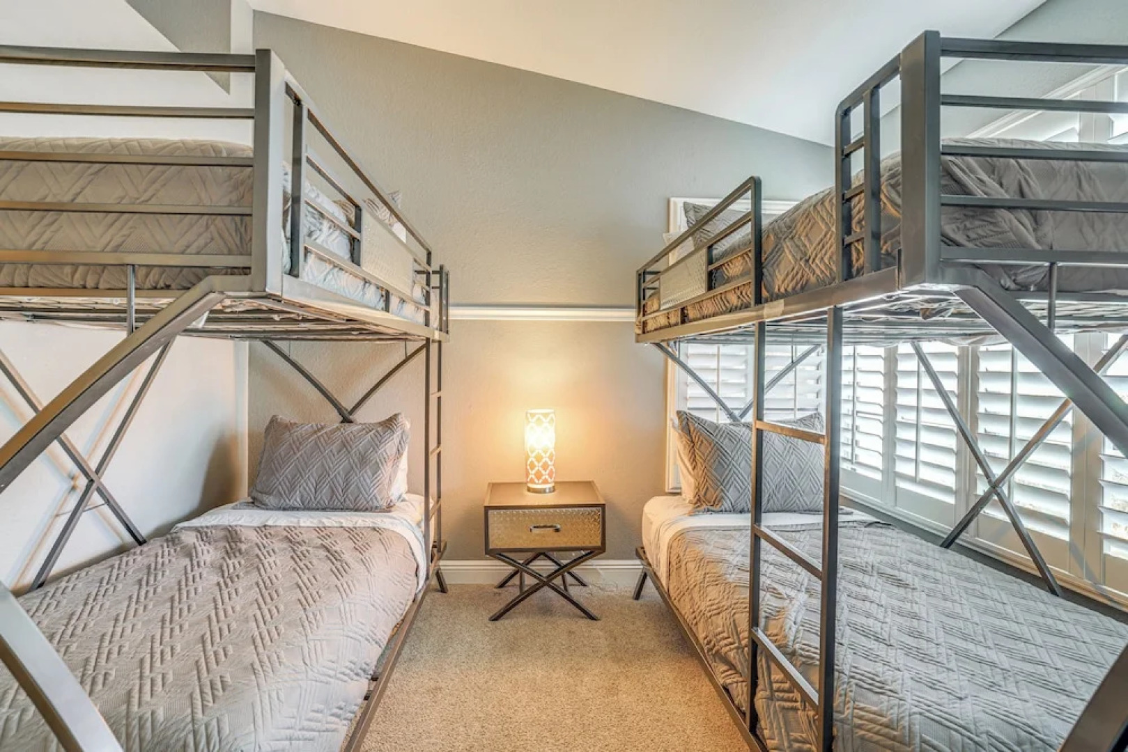 Saltwater Pool & Grill: Tempe Retreat!