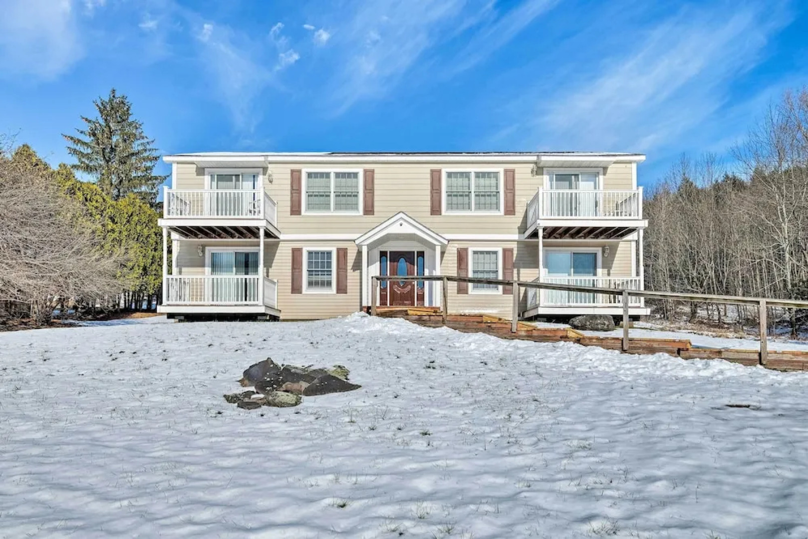 Condo w/ Loft: 2 Mi to Windham Mountain Ski!