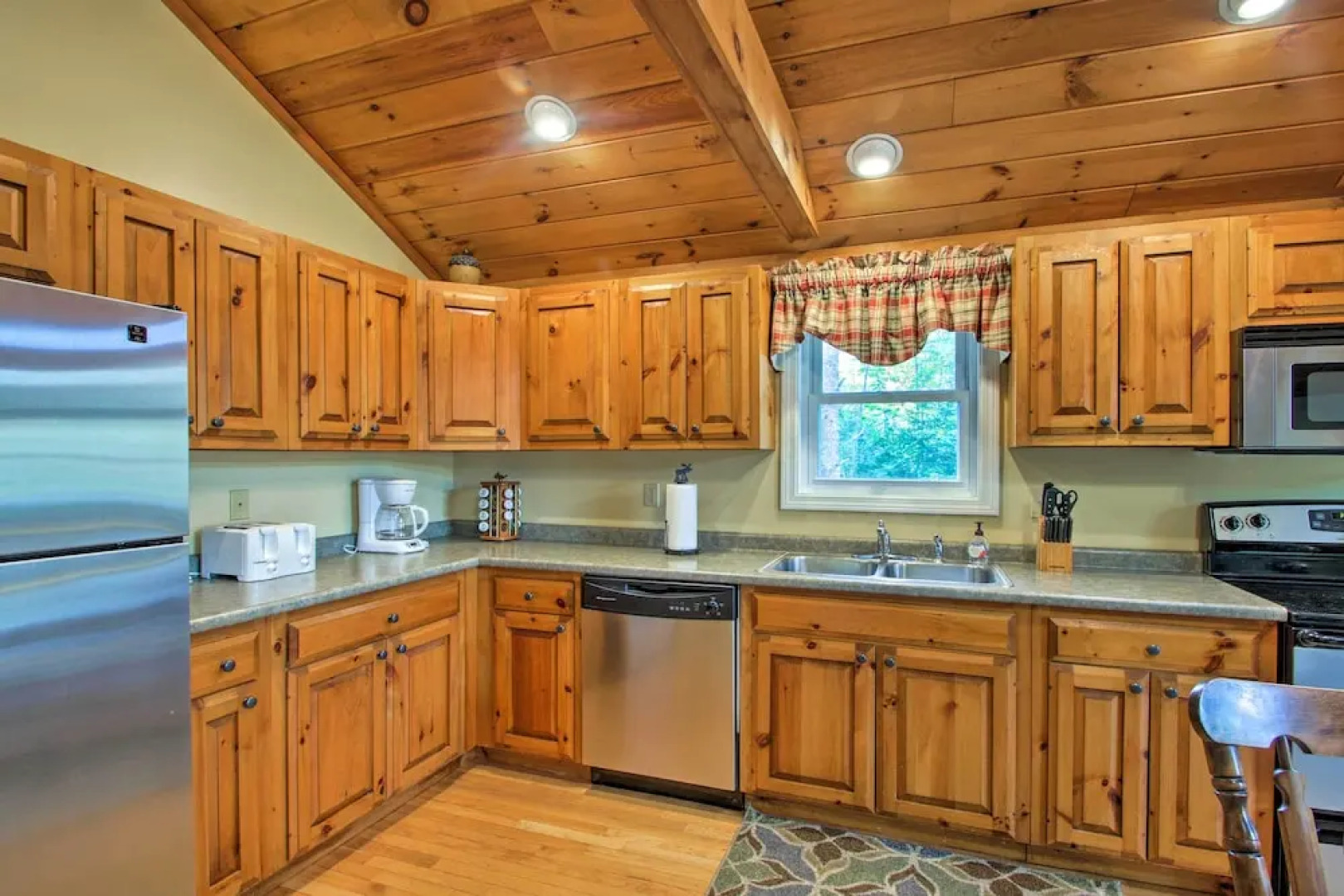 Bethel Chalet w/ Hot Tub: 3 Miles to Sunday River!