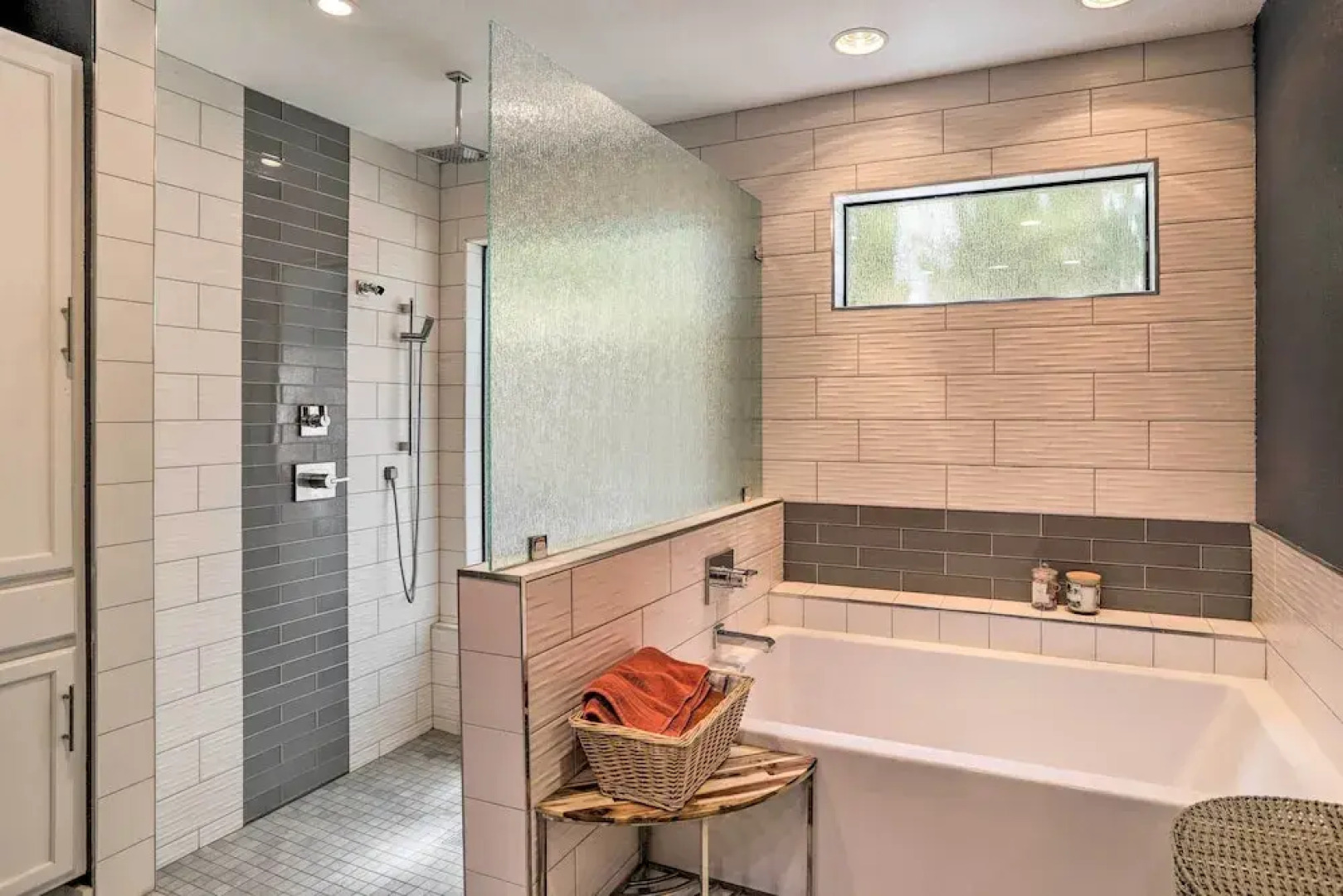 Pool, Grill & Game Room: Bermuda Dunes Oasis