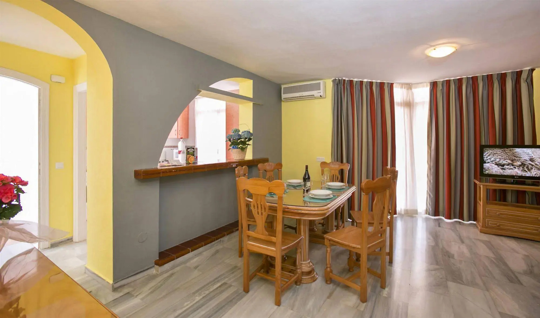 Apartamentos Ona Campanario