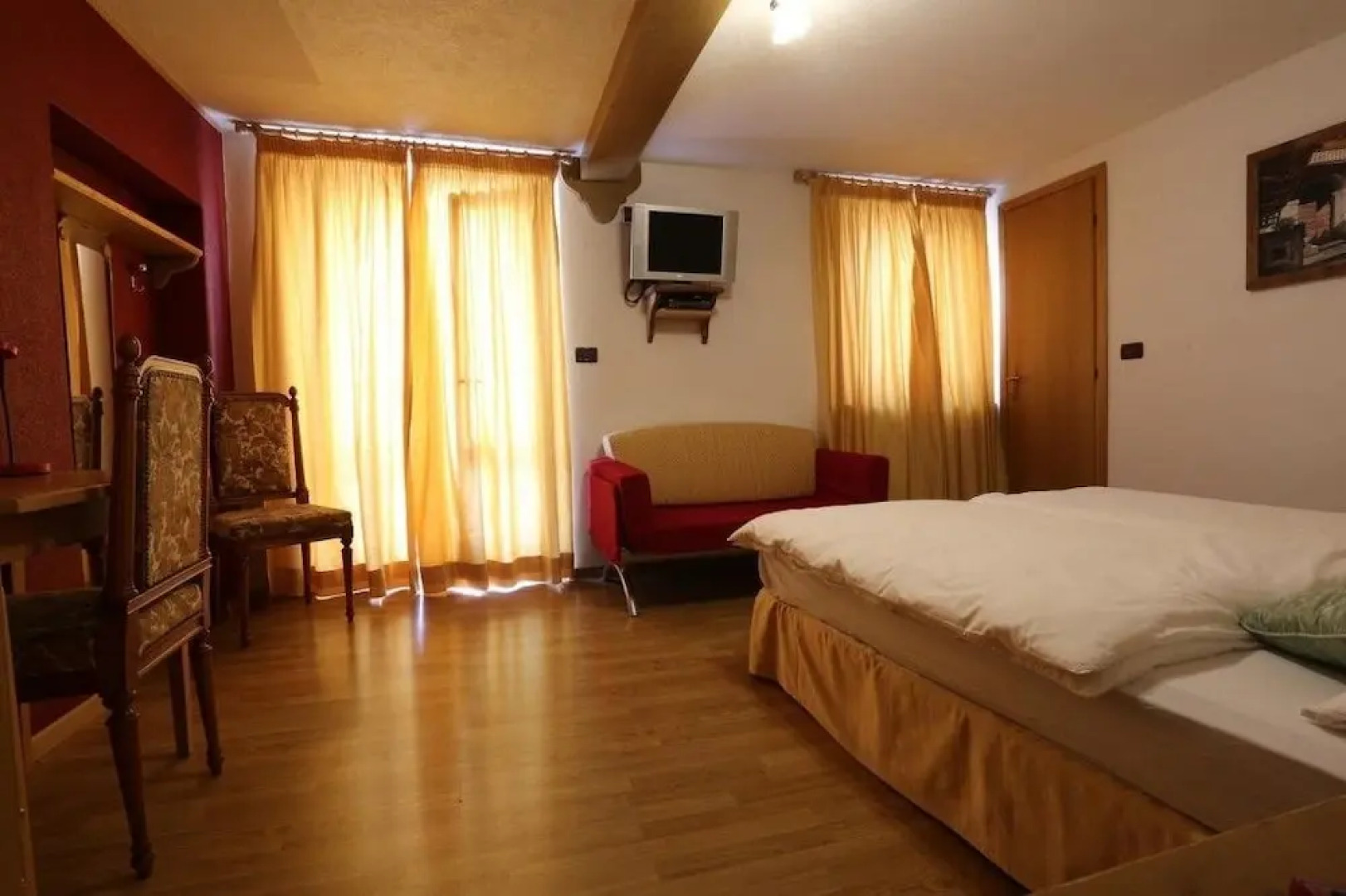 Albergo Centrale Forni