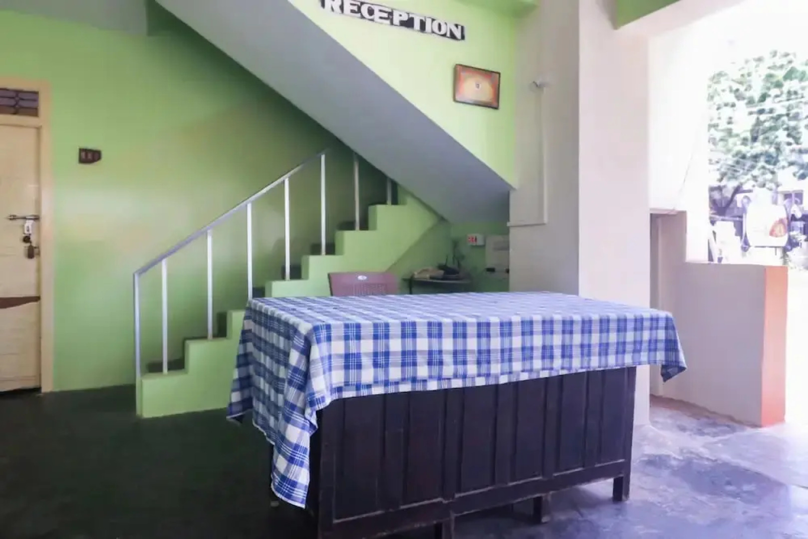 Hotel Queens Inn by OYO