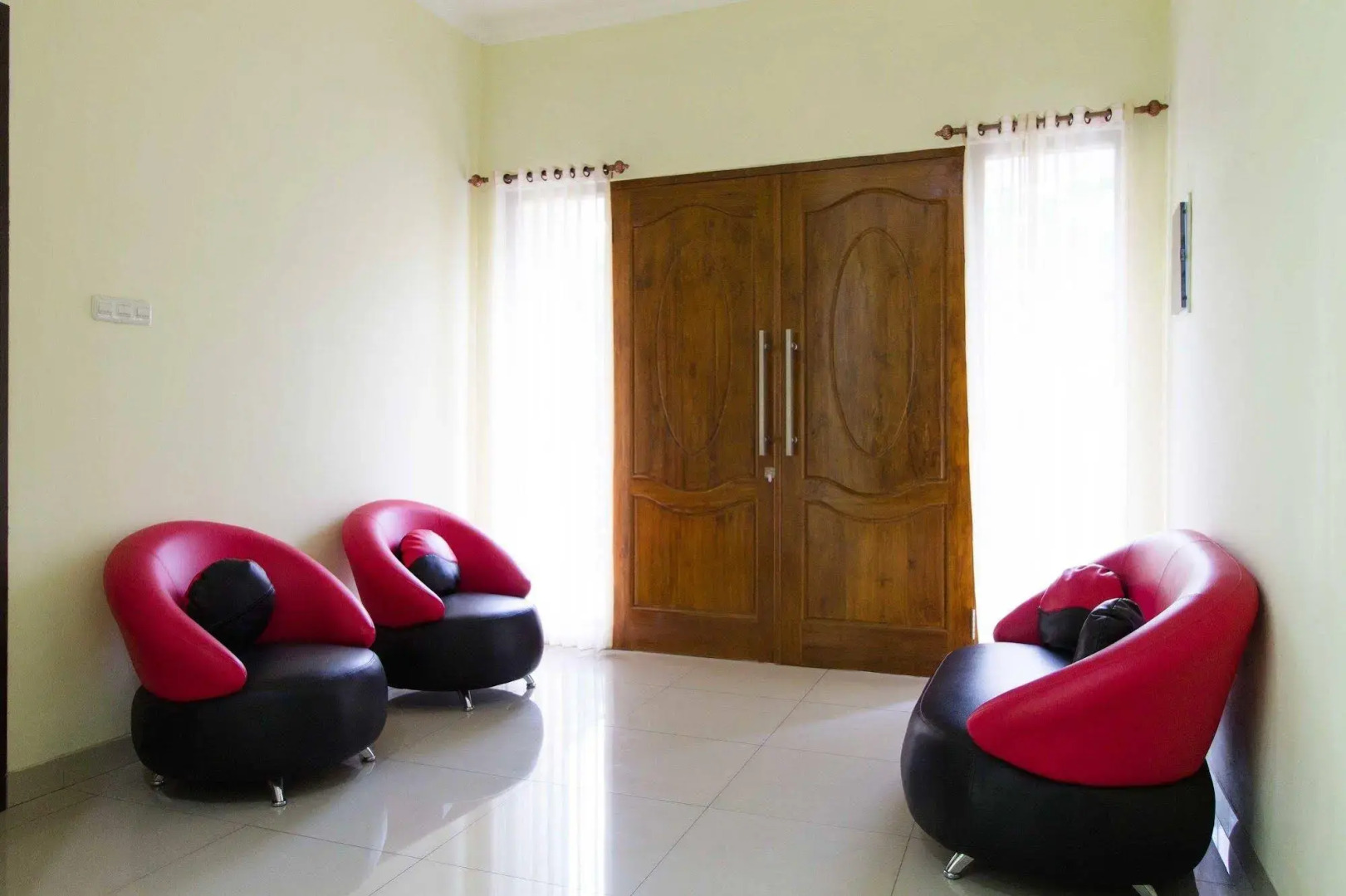 RedDoorz near Masjid Agung Surabaya