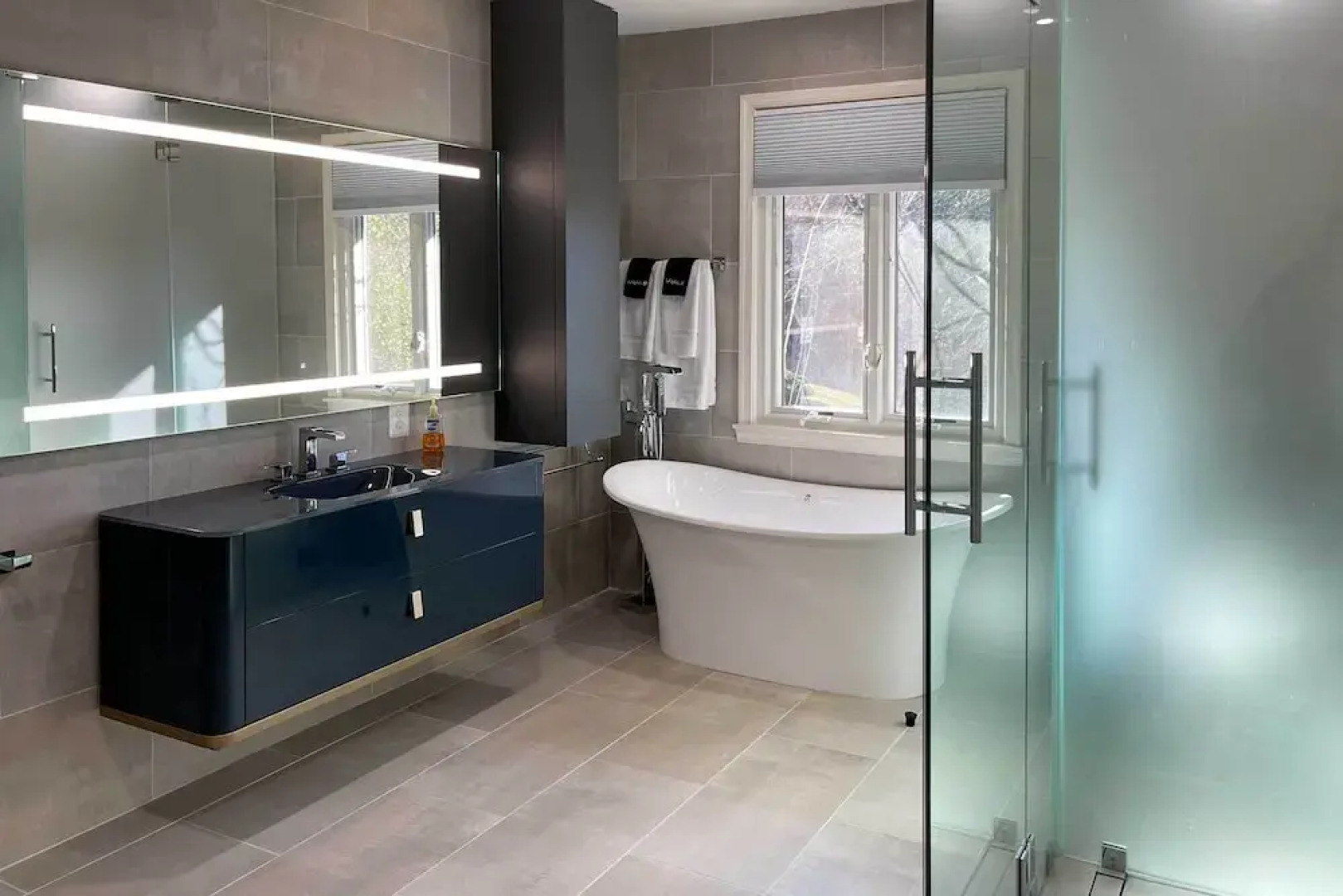 9 Mi to National Mall: Spacious Bethesda Retreat!