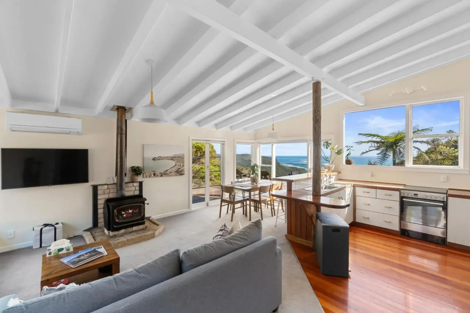 Piha - City Escape, Piha Holiday Home