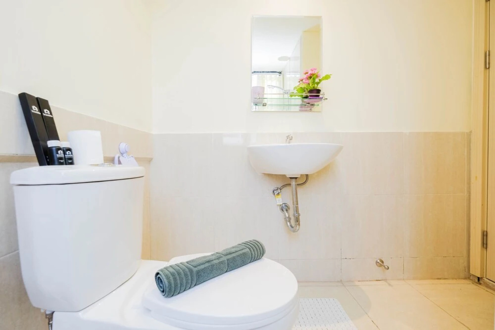 Good Deal 2BR at Meikarta Apartment near CBD's Area