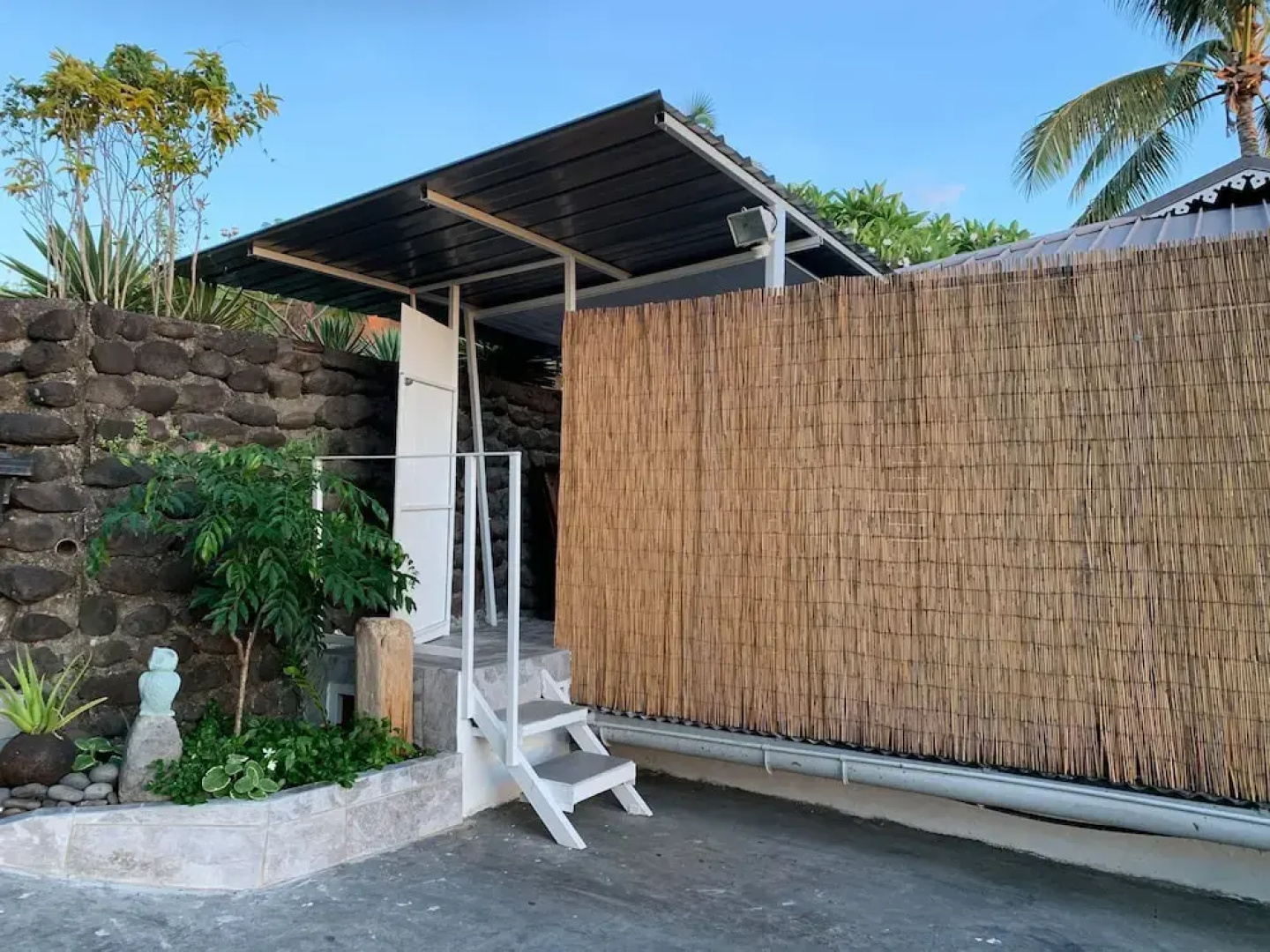 Mahina Apartment - Elegantly tropical