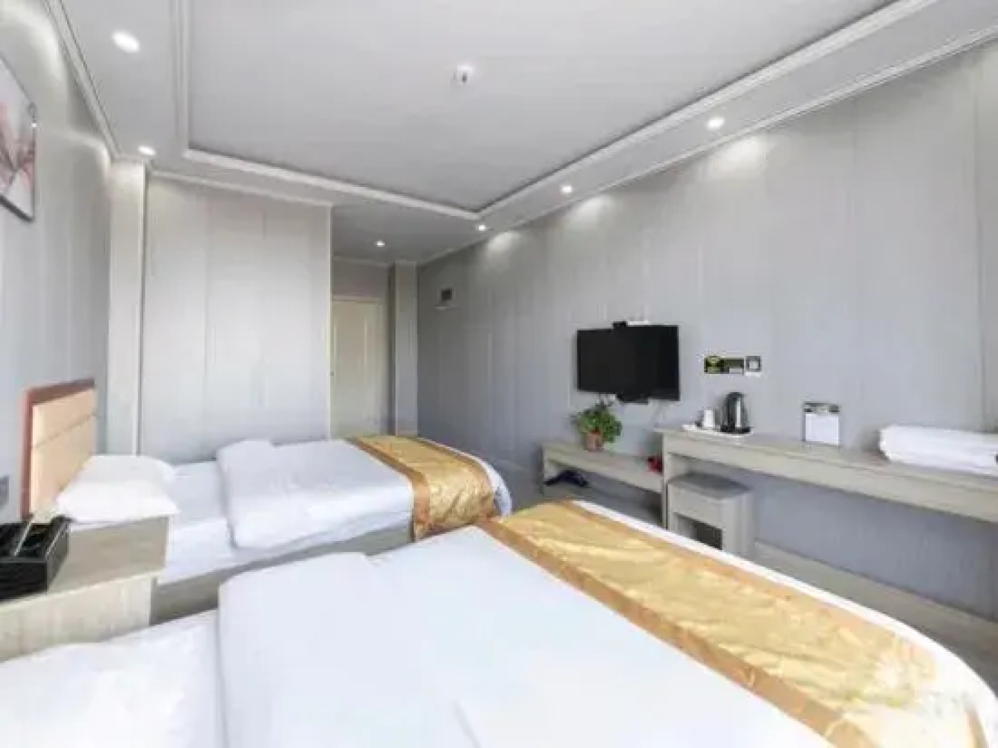 Jiajing Express Hotel（Caojiabao Airport Store）