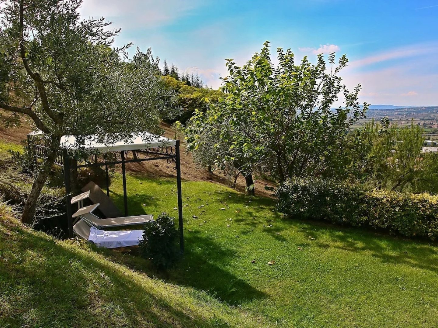Quaint Farmhouse in Trevi With Swimming Pool