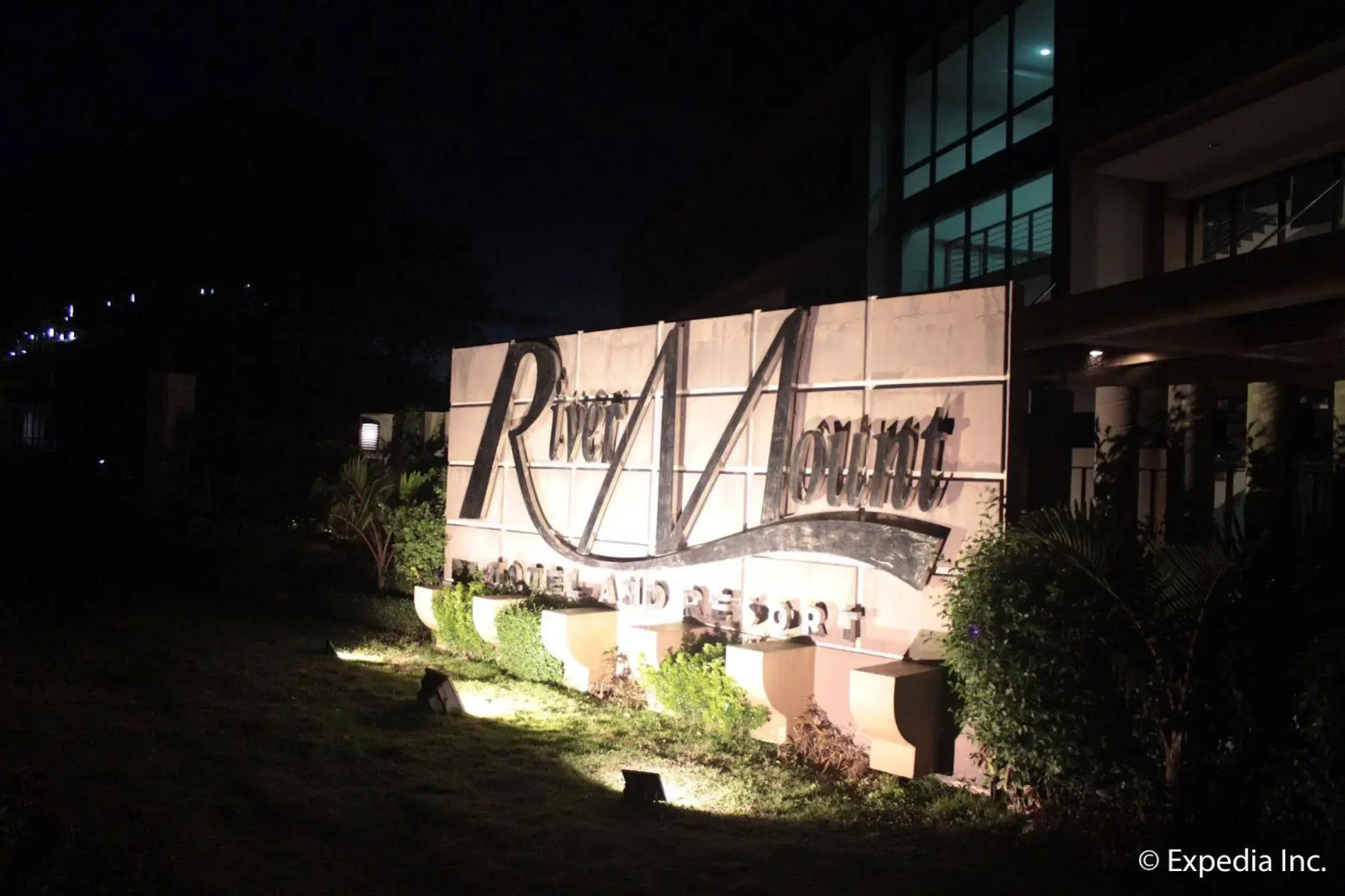 Rivermount Hotel And Resort