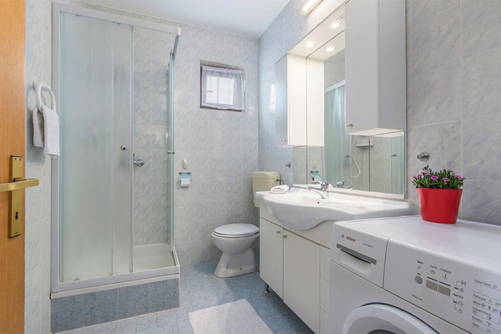 Apartment Neva - great location: A3 prvi kat do ulice  Novigrad, Istria