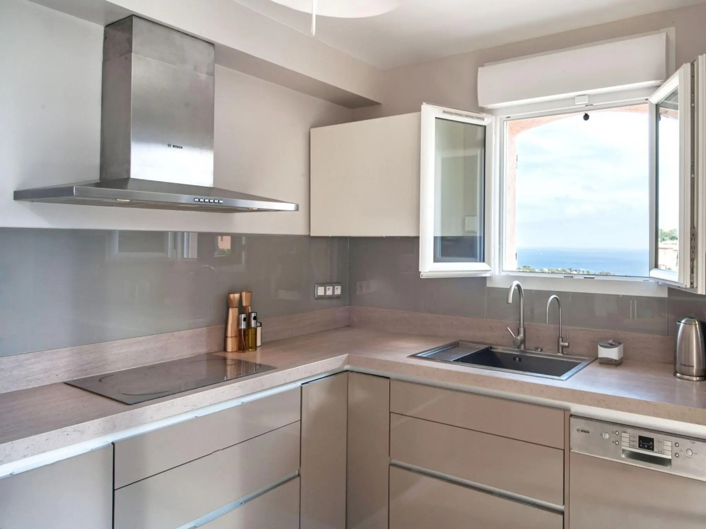 Luxurious Villa in Les Issambres with swimming pool and Sauna