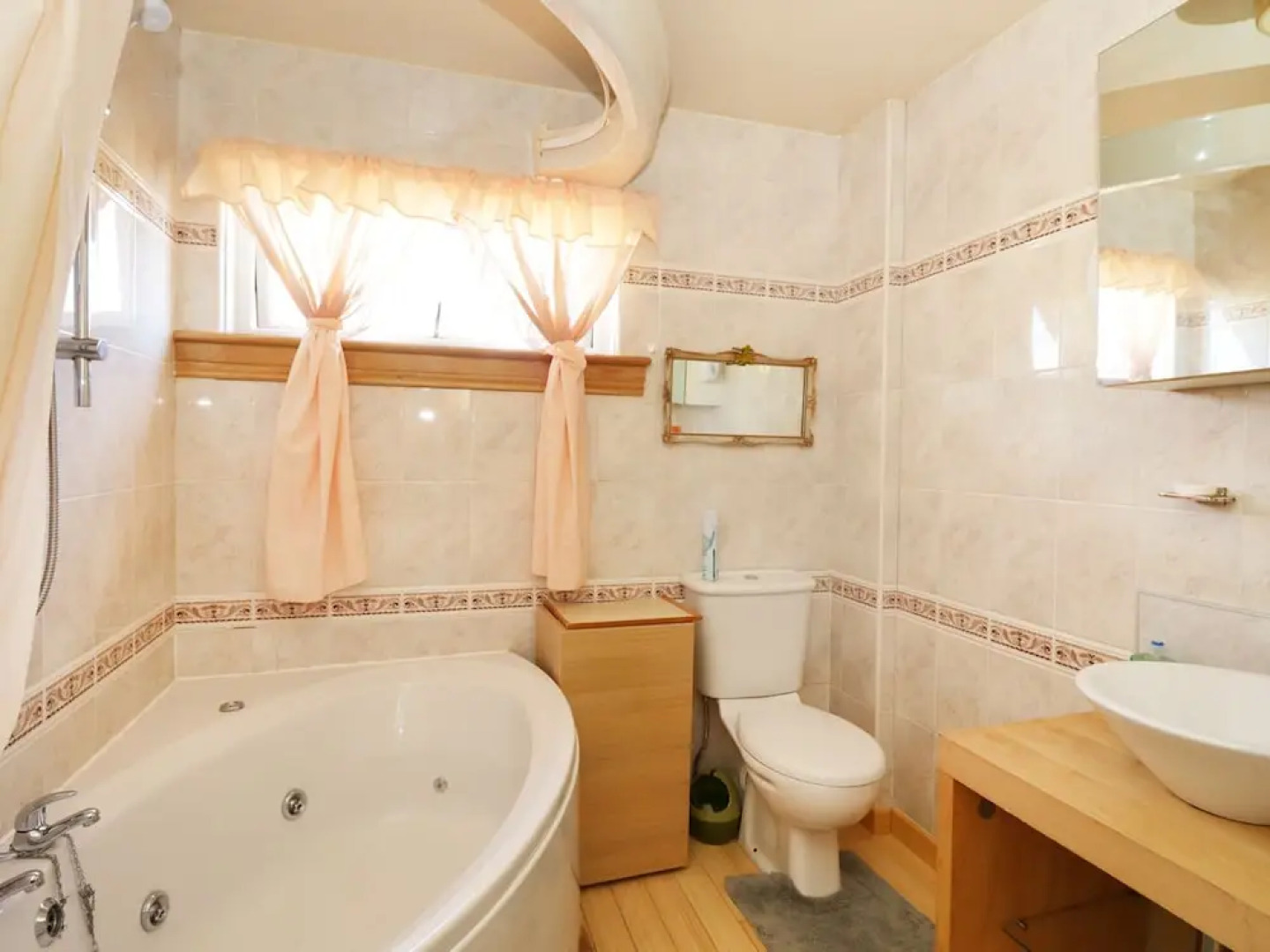 2 Craigarbel Crescent, Montrose