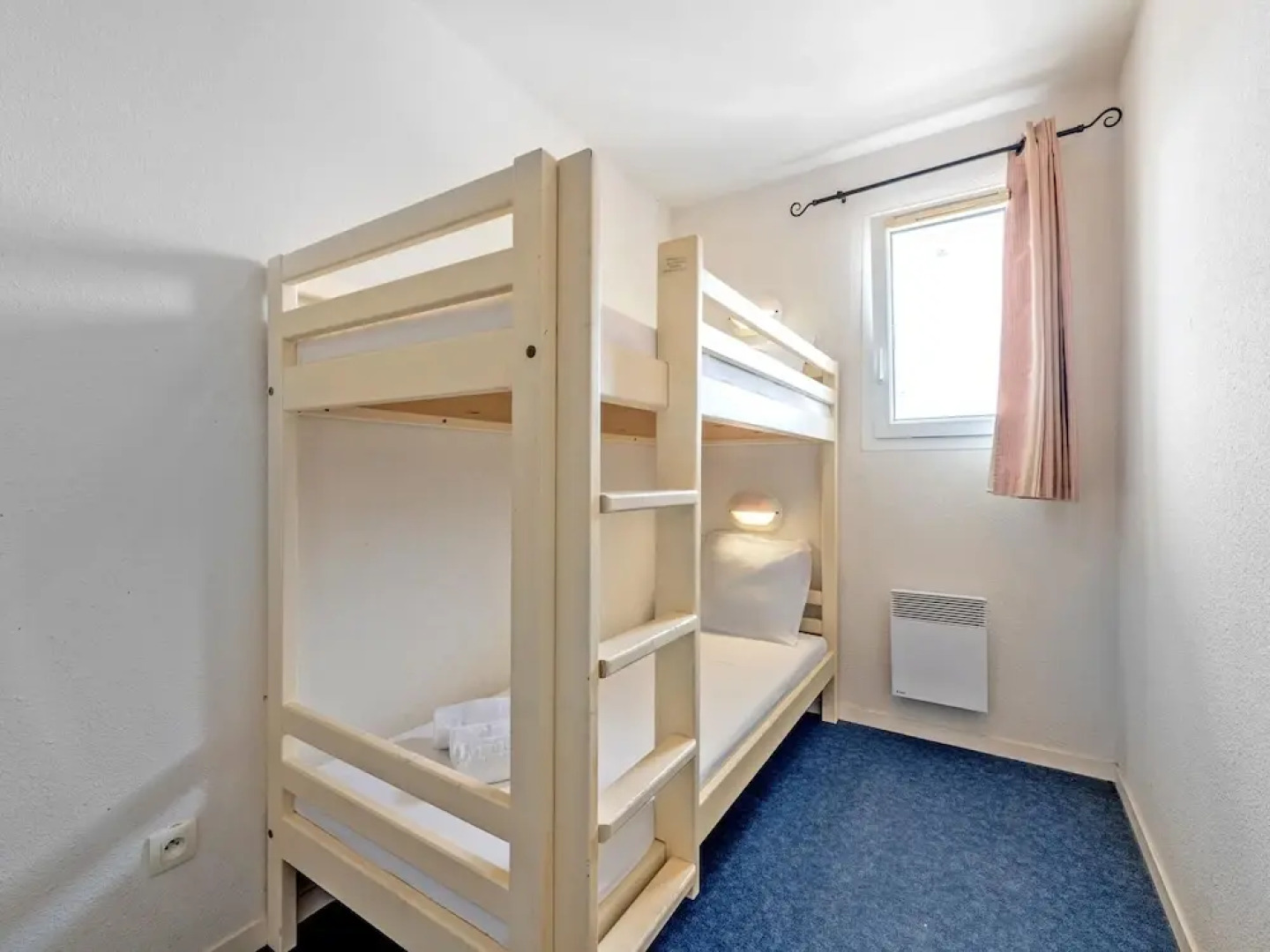 Flat by Pointe St-mathieu