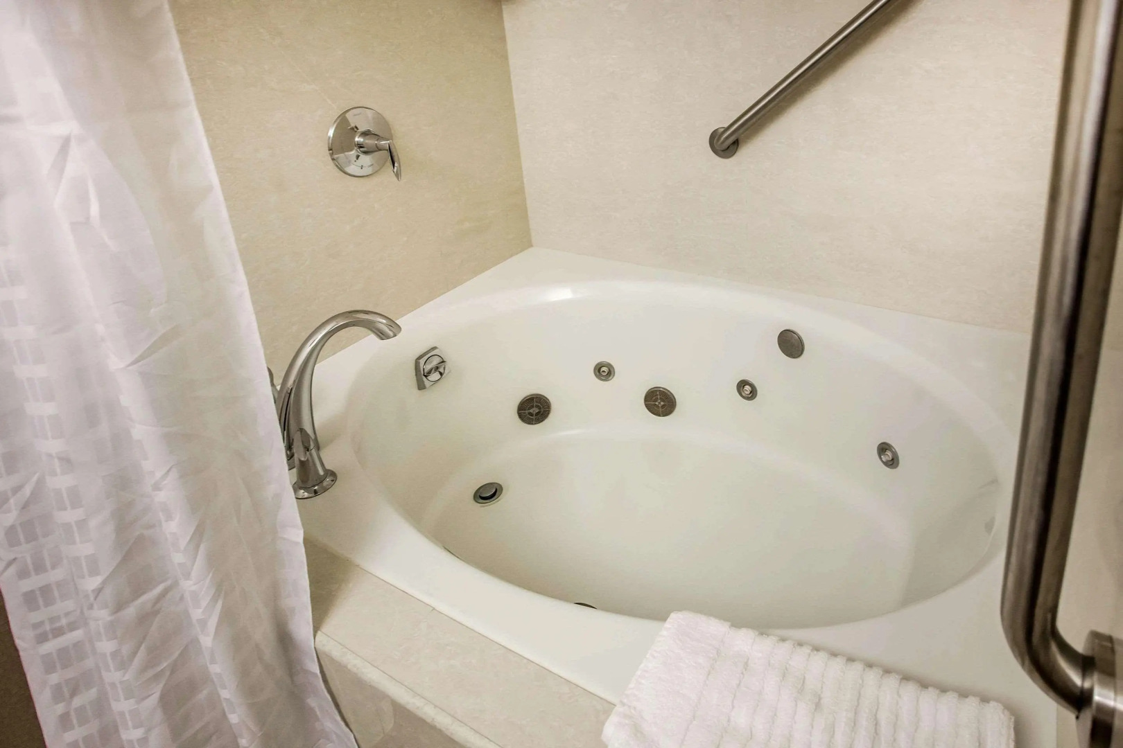 Comfort Inn & Suites Near Fallon Naval Air Station