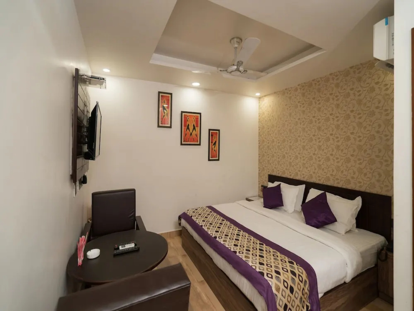 OYO 8961 Hotel RR Palace