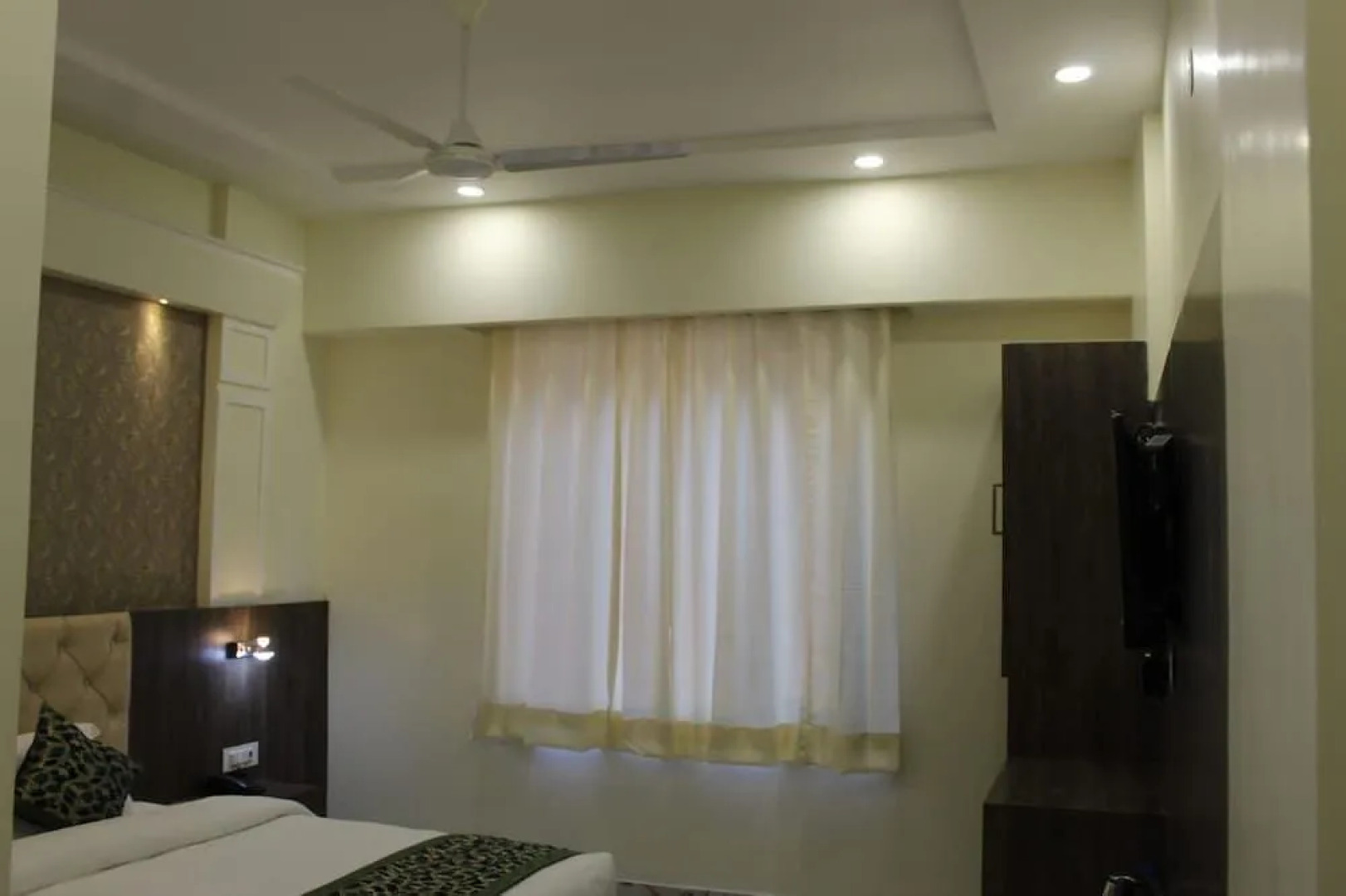 Parkside Navjyoti Hotel