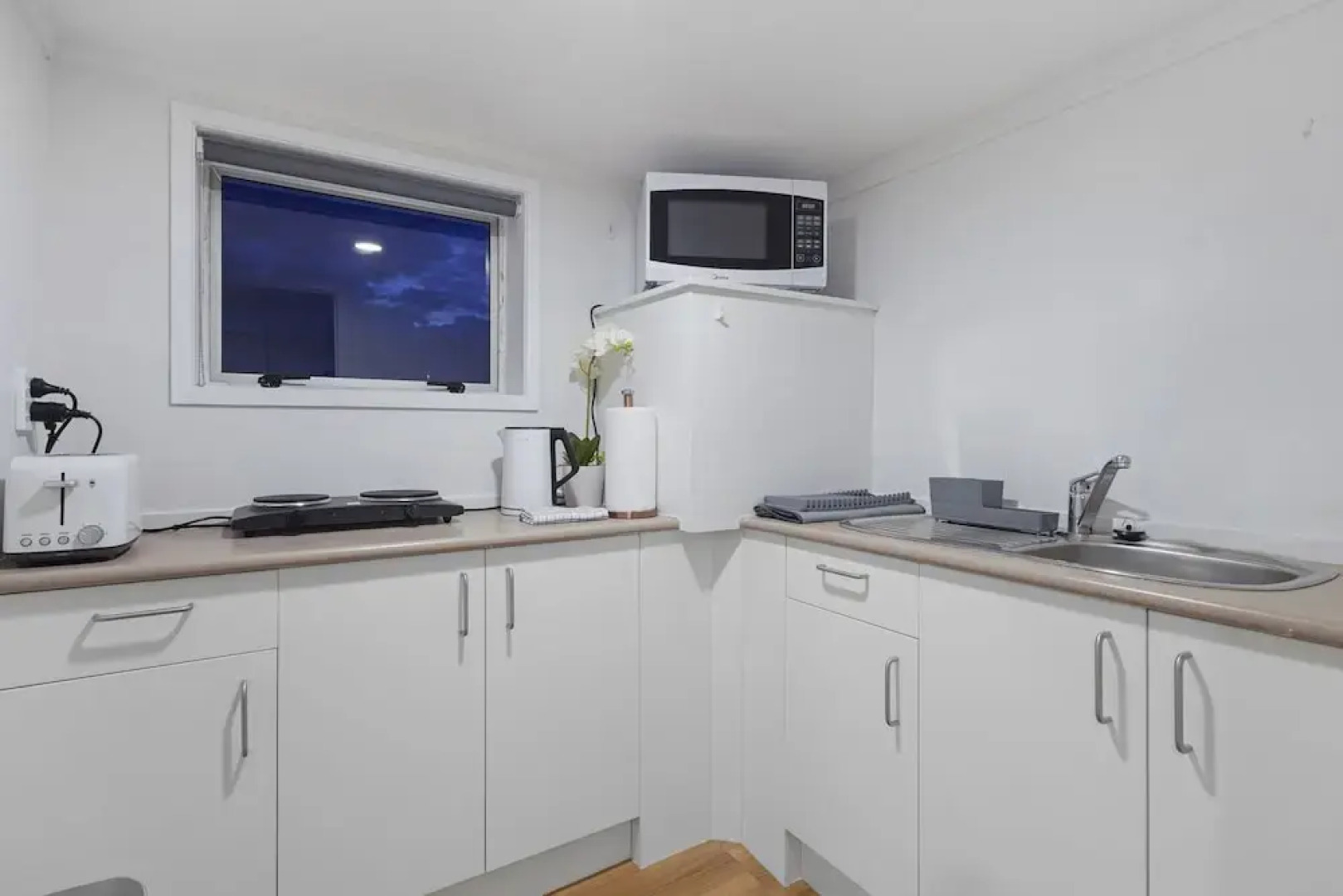 Newly Renovated Studio w Parking-Netflix