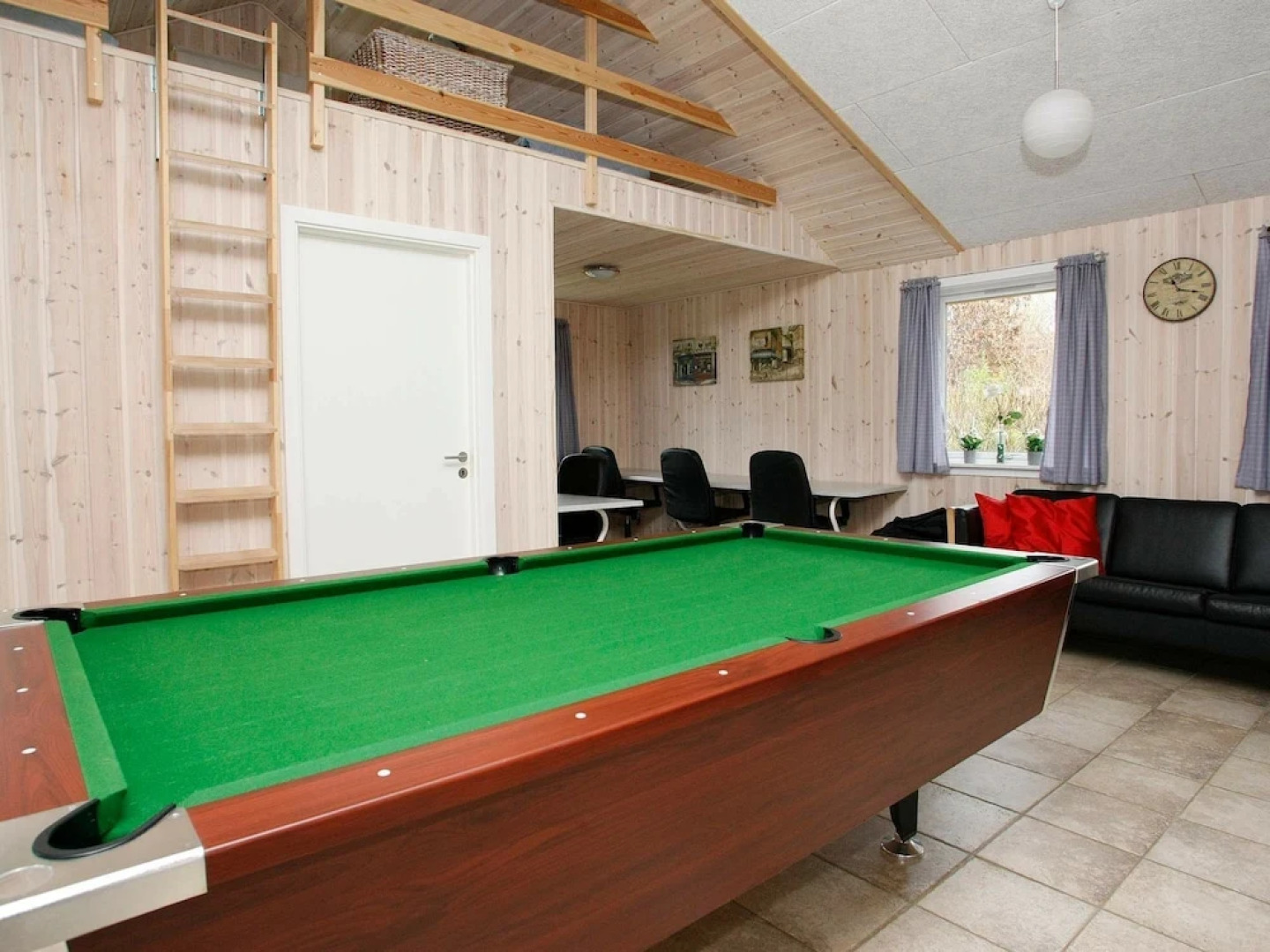 Elite Holiday Home in Vinderup With Private Pool