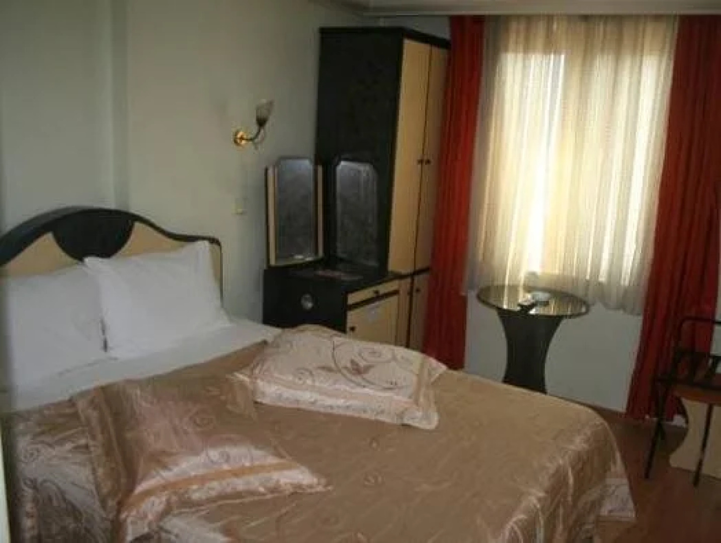 Oz Cakir Hotel