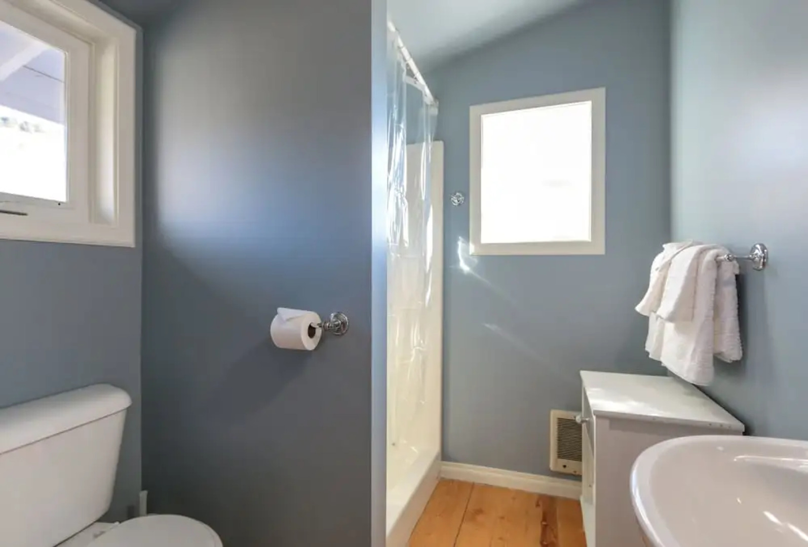 Grandview 3 Bedroom Home by RedAwning