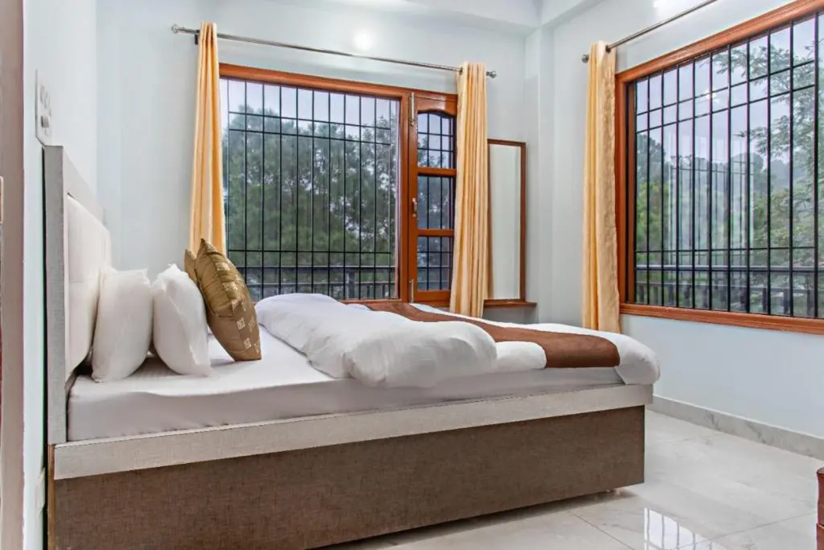 3 BHK Serviced Apartment Toy Train Lawn Kasauli