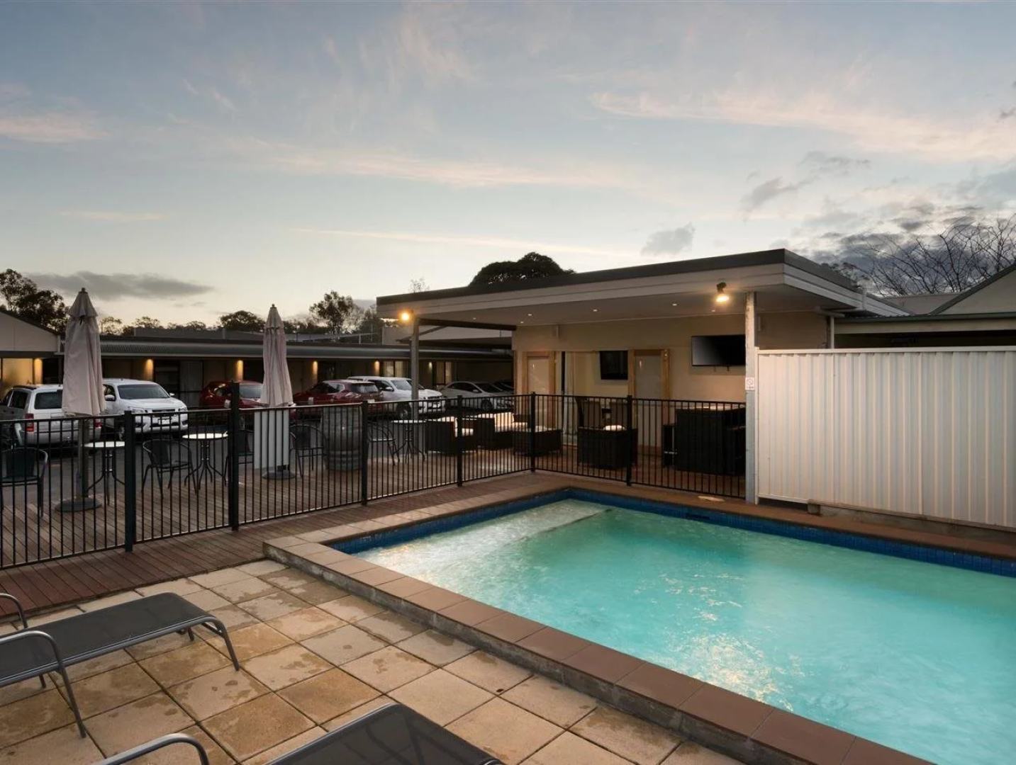 Best Western New Crossing Place Motel