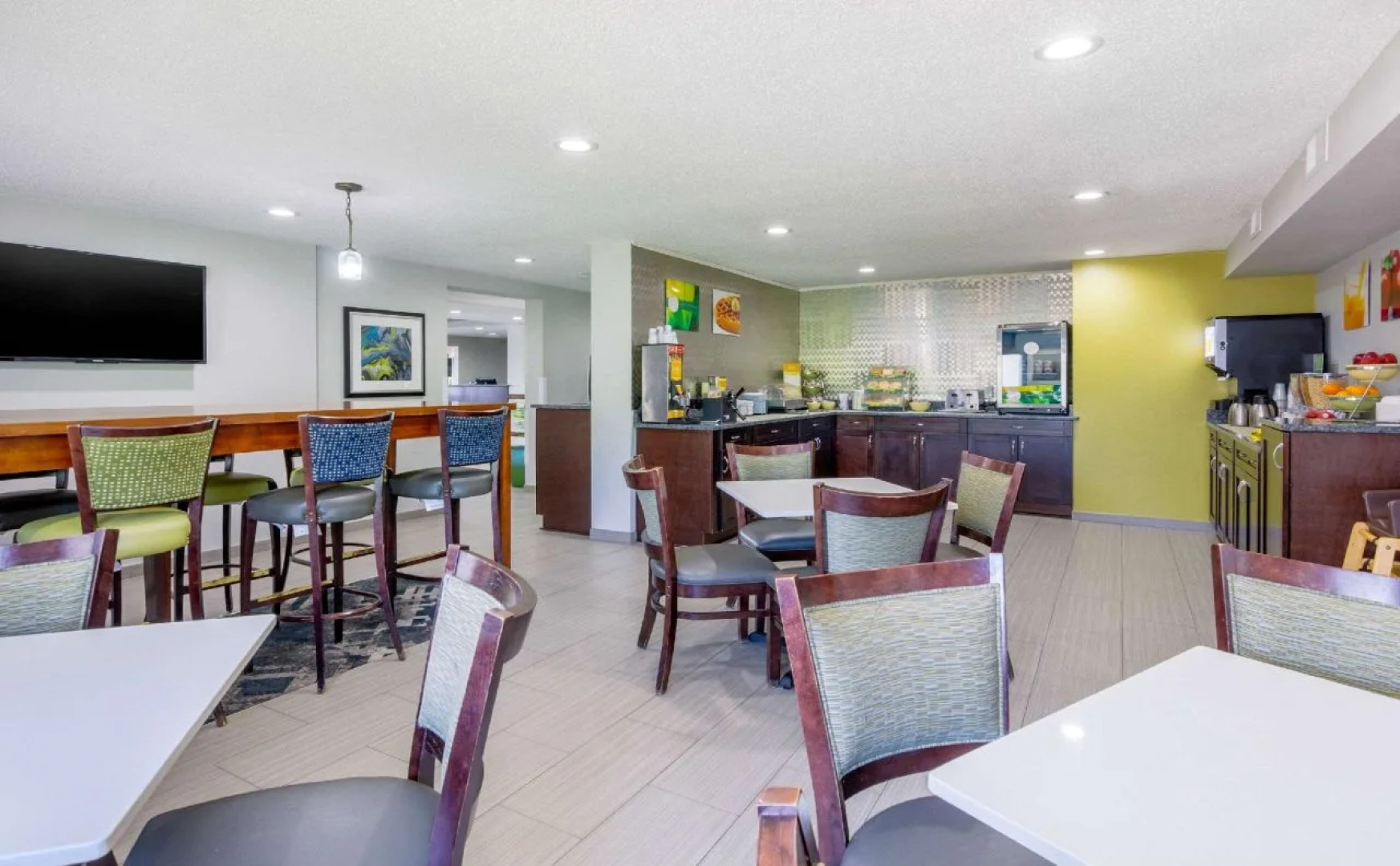 Clarion Pointe Staunton East