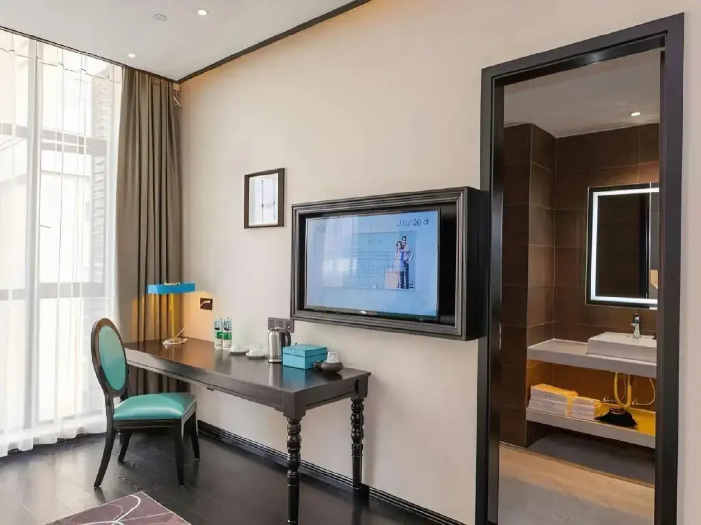 Xana Hotelle Chengdu Railway East Station West Square