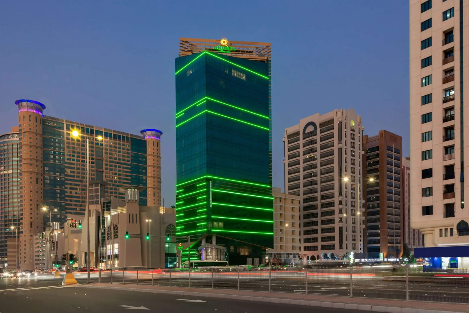 Отель La Quinta by Wyndham Abu Dhabi Al Wahda