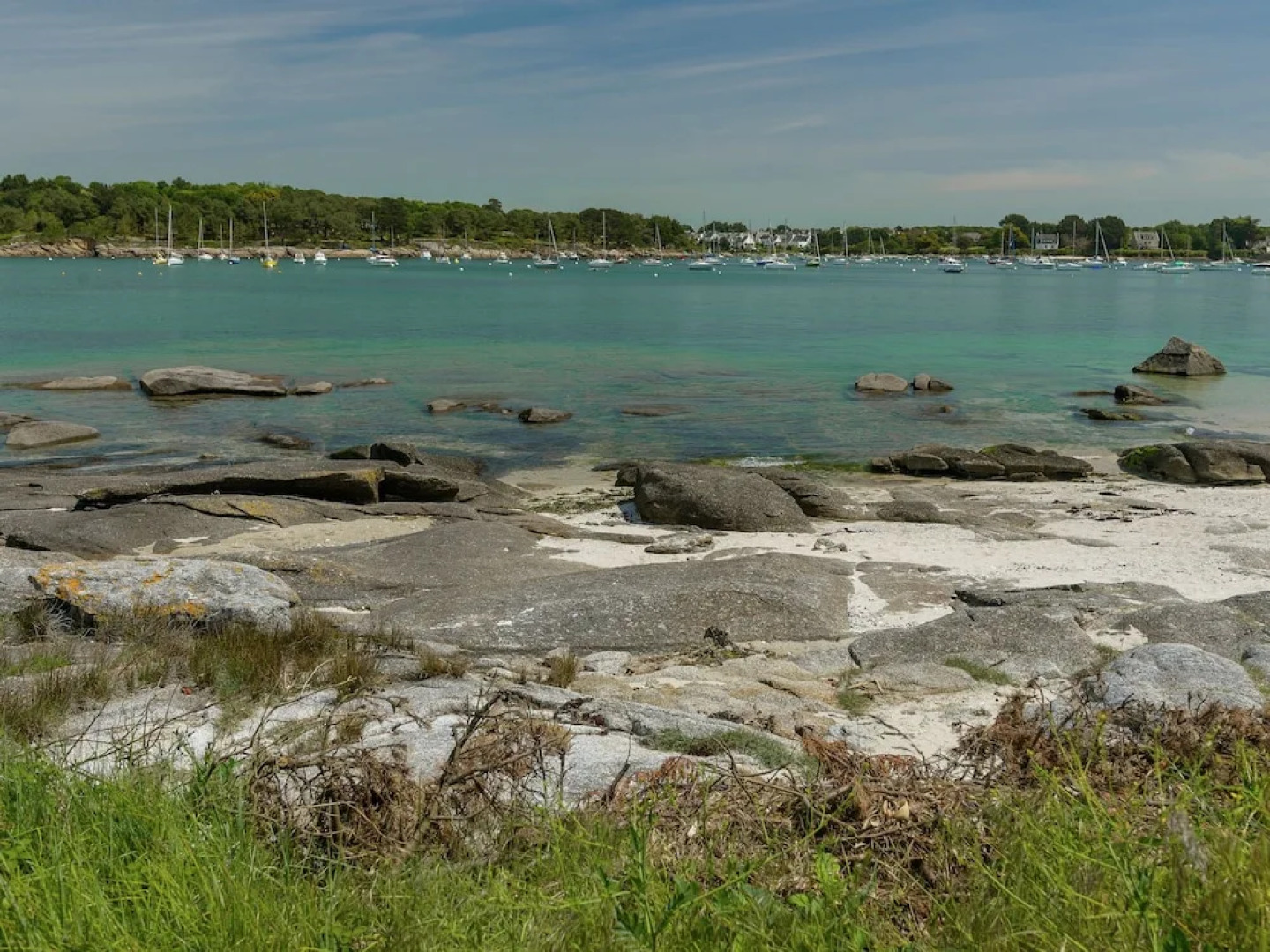 Spacious Villa in Concarneau with Swimming Pool