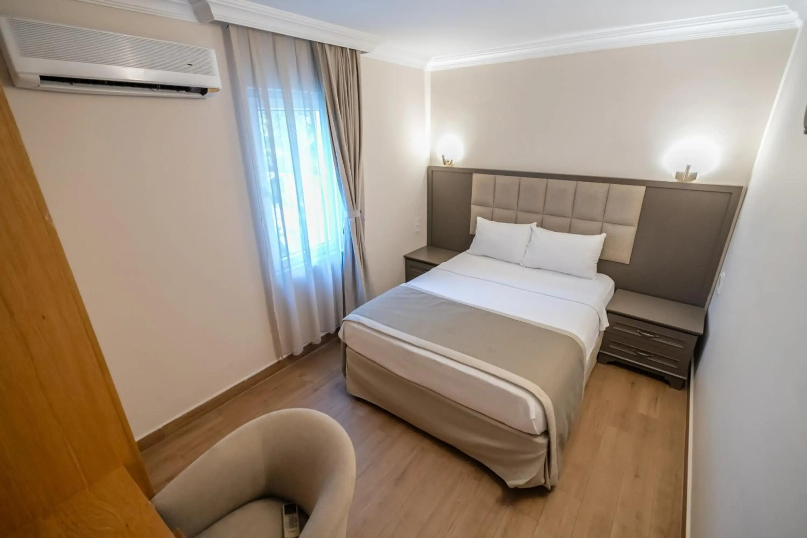 Moonshine Hotel & Suites