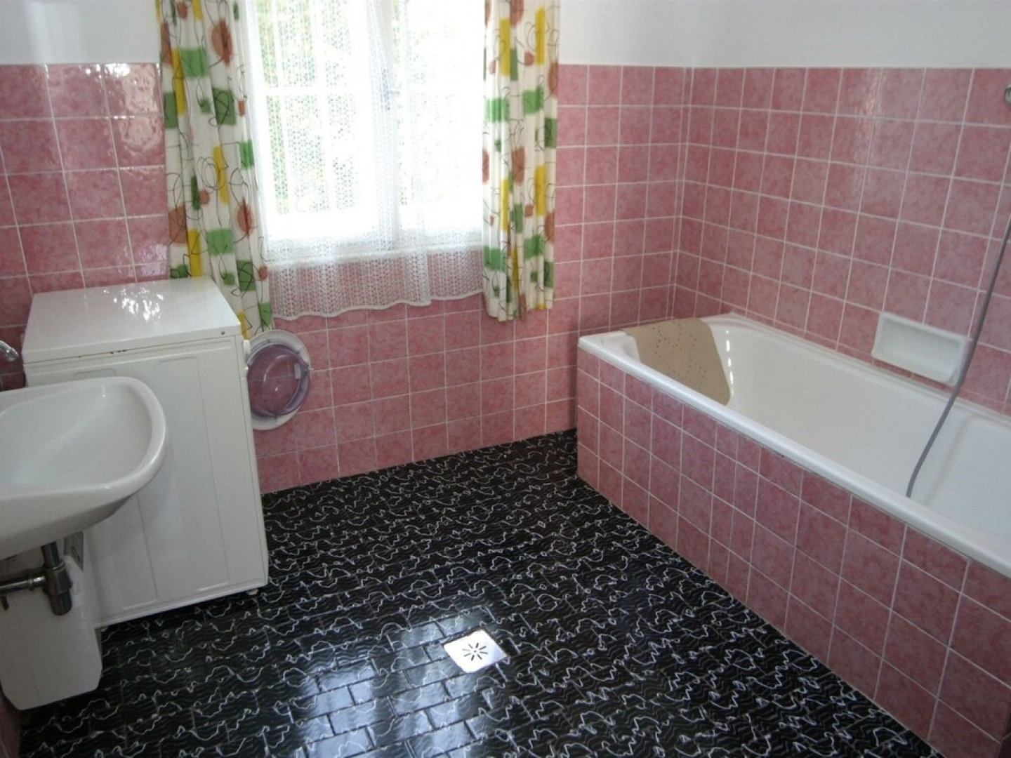 Majestic Holiday Home in Kleindiex With Garden and Terrace