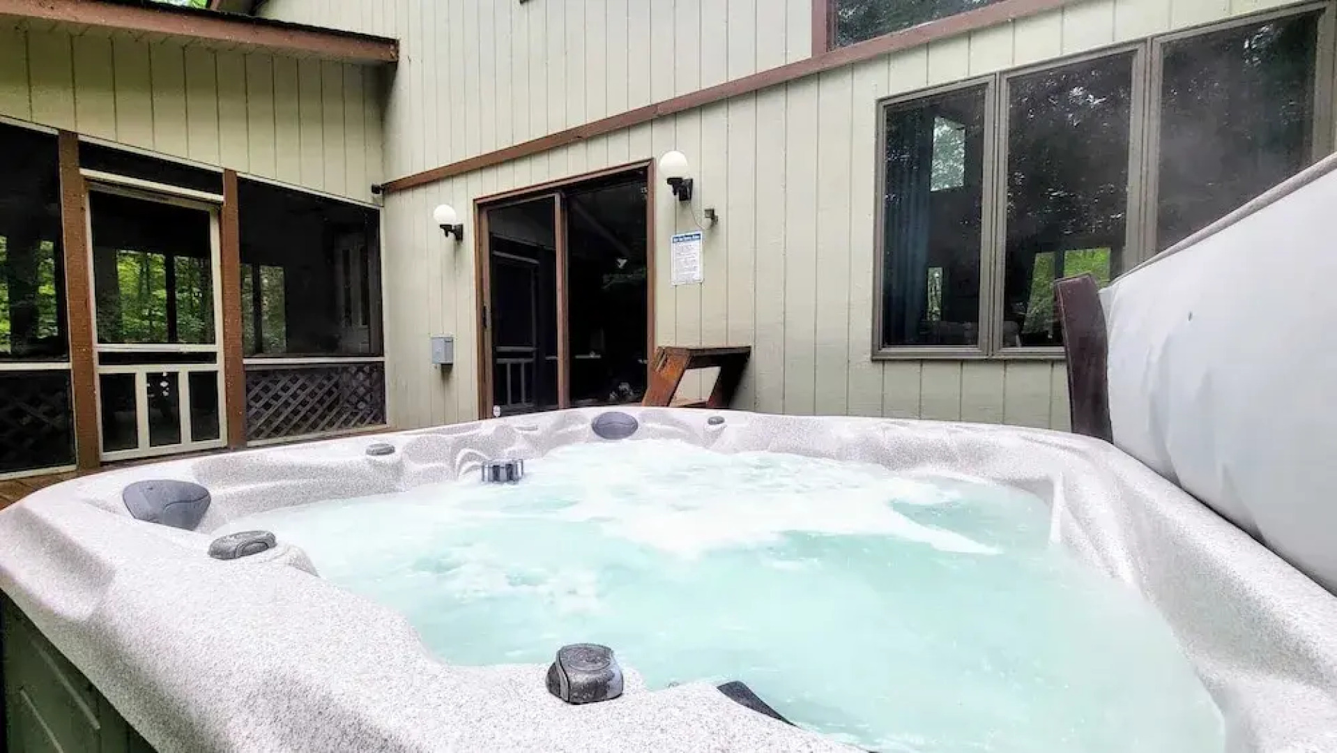 Mountain Memories by Avantstay Hot Tub Enclosed Deck, Large Yard w/ Fire Pit