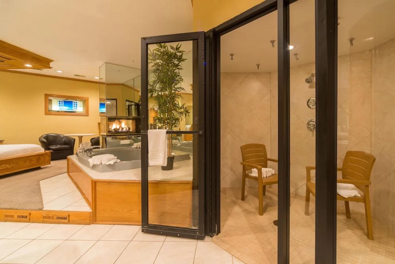 Sybaris Pool Suites Mequon