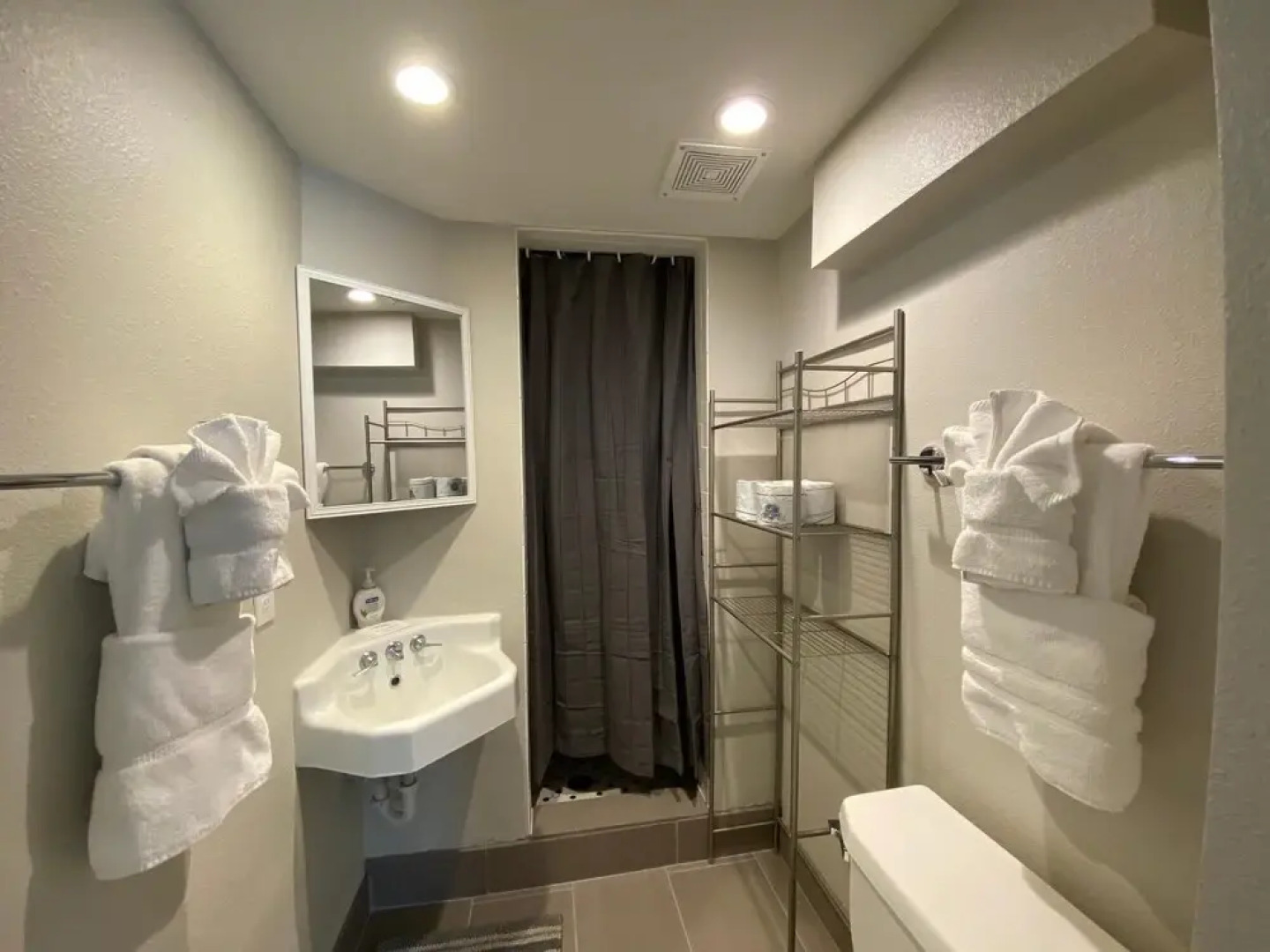 Charming Bungalow Next to CSU -FREE Cruiser Bikes