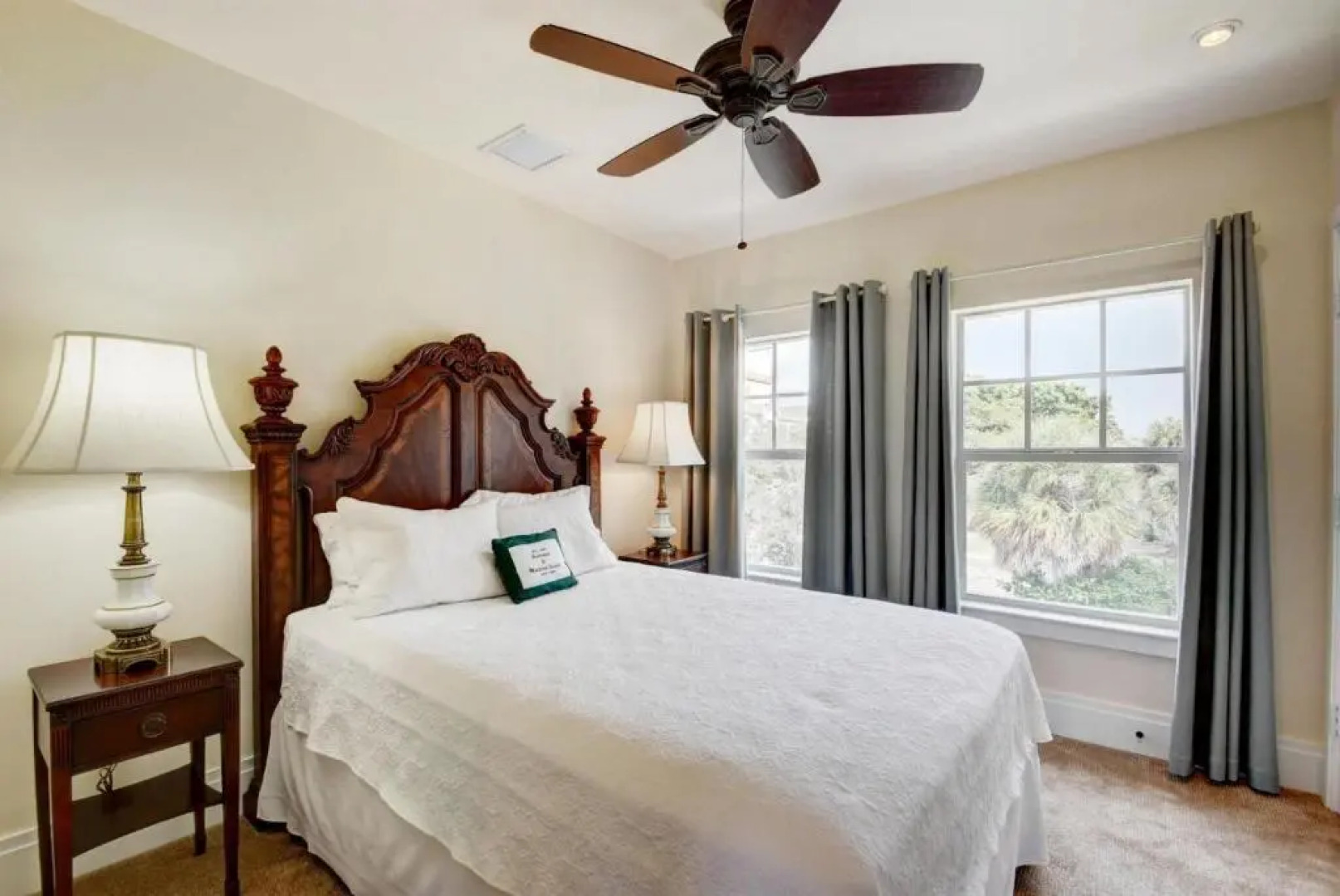 Grey Mist Modern 3bd 2ba on Quiet Street