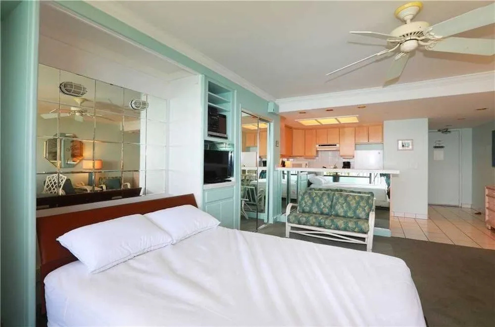 Valley Isle 707 by RedAwning