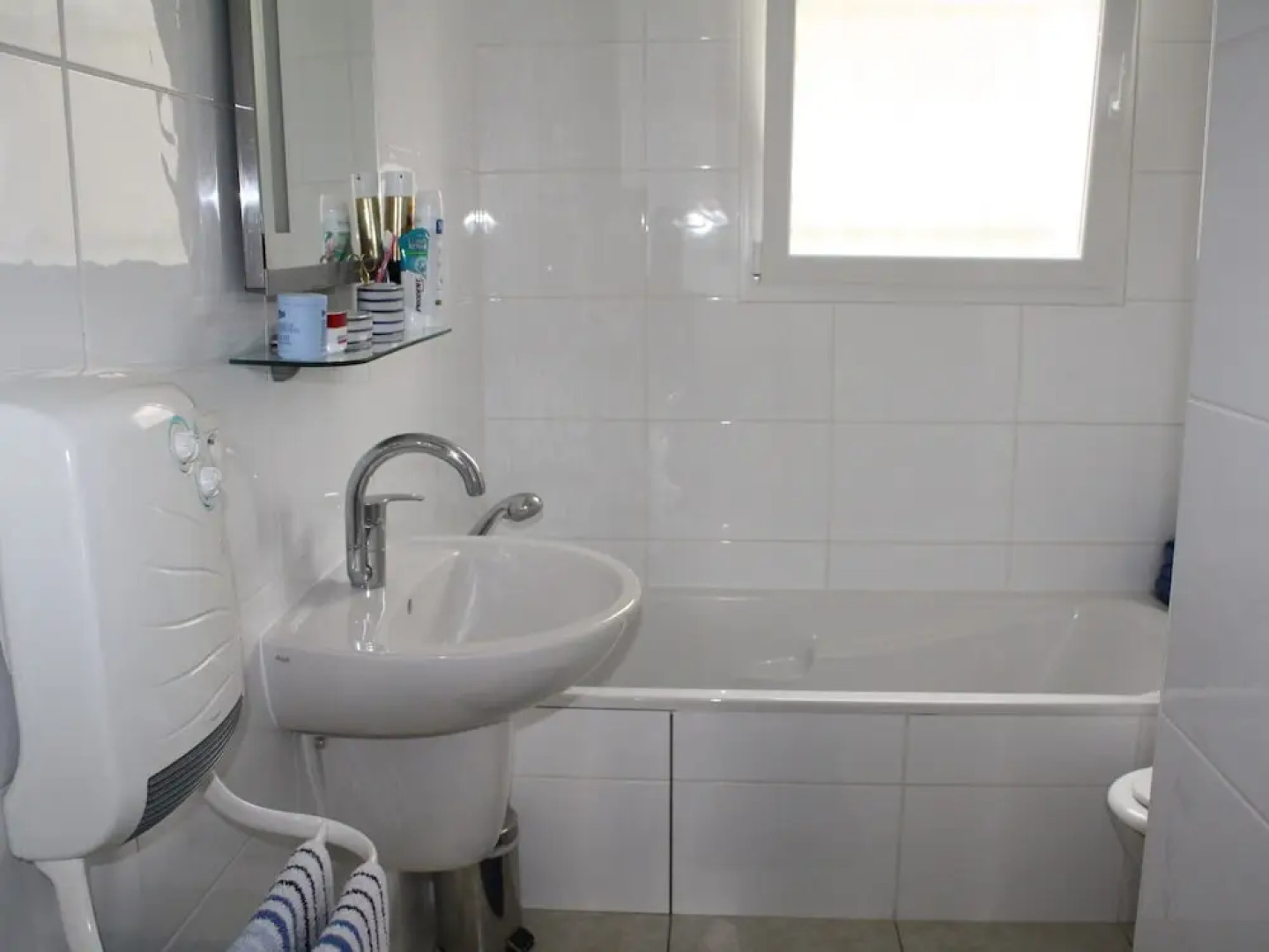 Luxurious Villa in Camplong With Jacuzzi