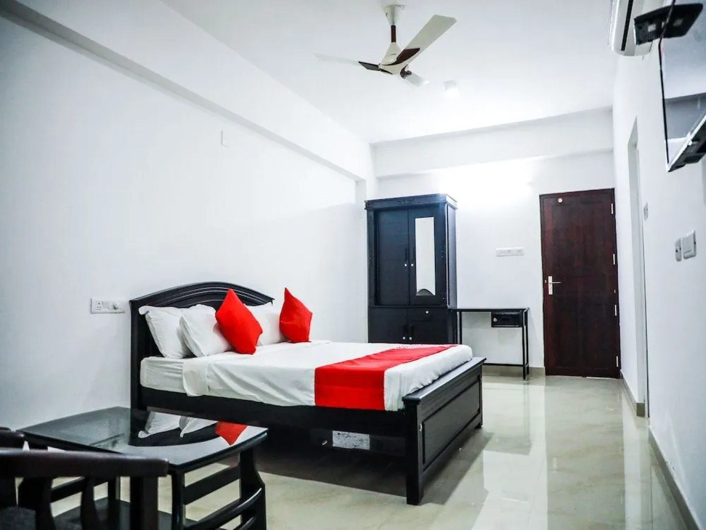 Oyo 27757 Mayflower Residency