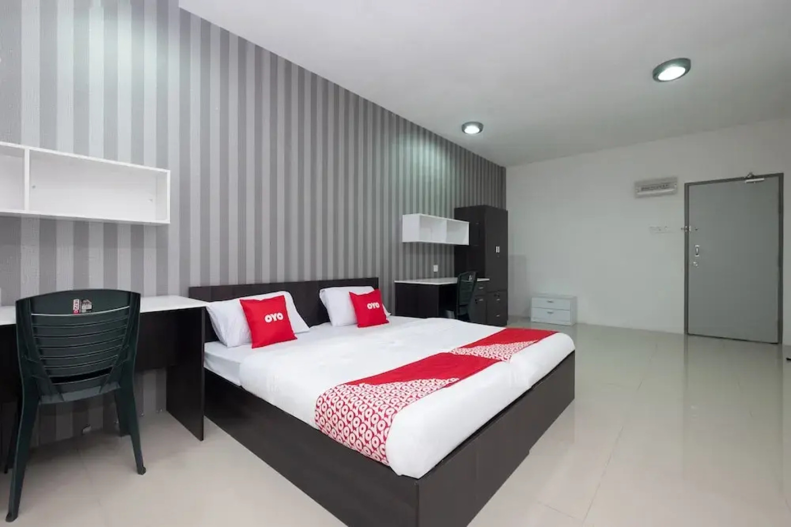 OYO 90054 Summer Inn