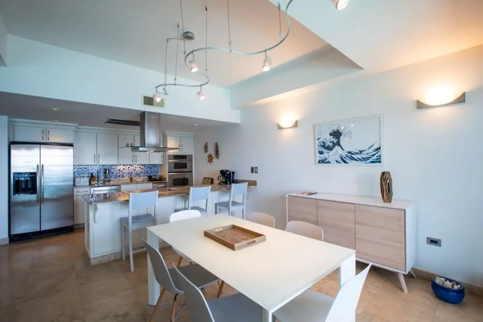 *The CLIFF_ BEACHFRONT and LUXURY MODERN UNIT* C2