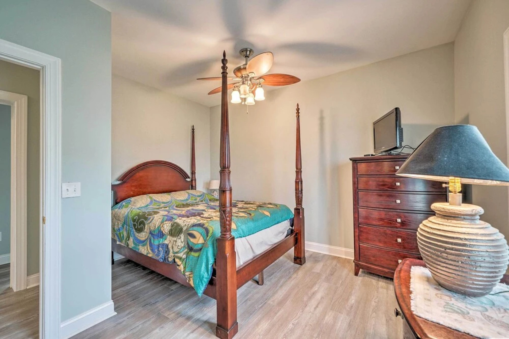 Updated Family Getaway: Walk to Sea Haven Beach!