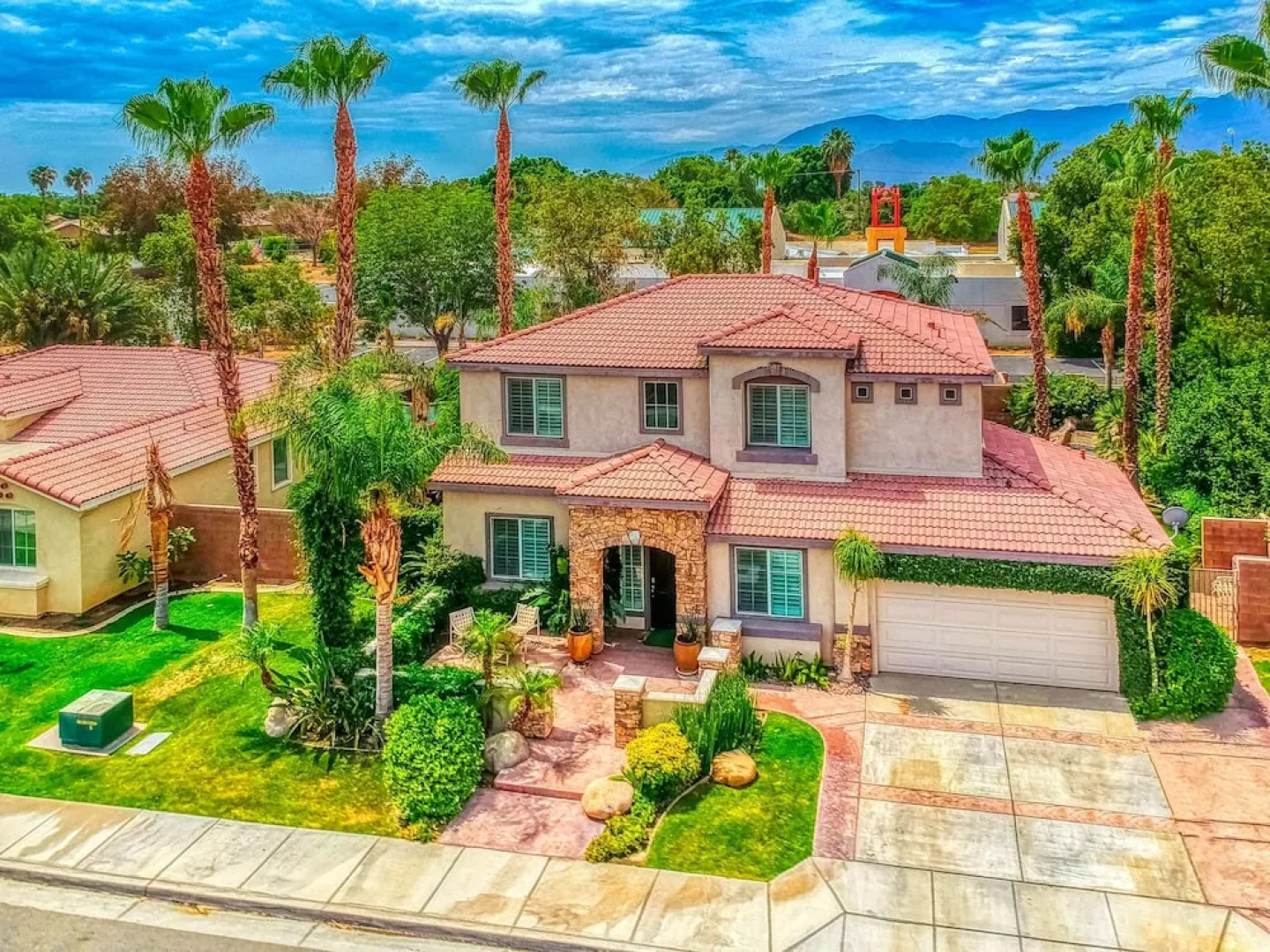 Gemini of the Desert Five Bedroom House