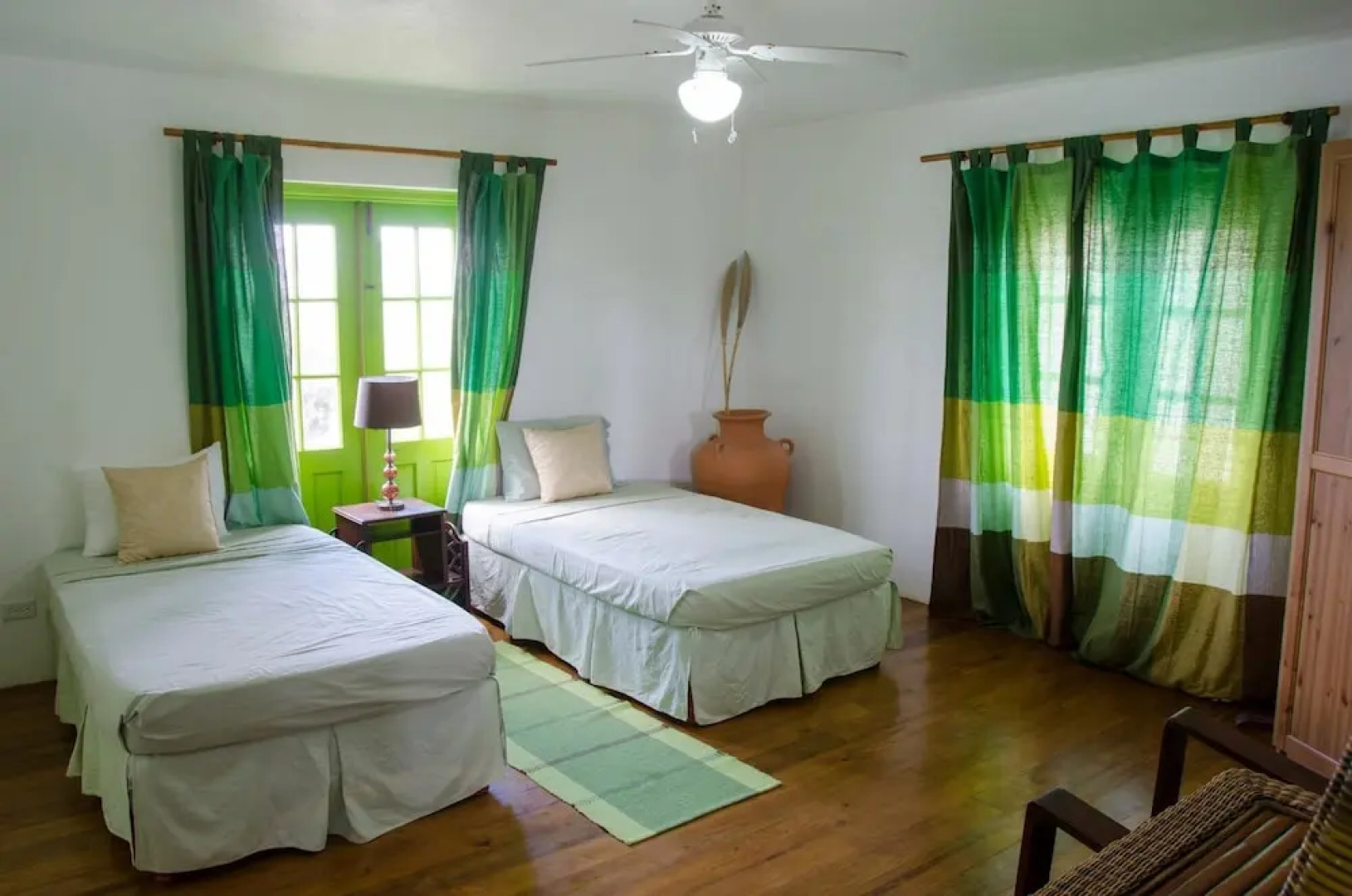 Beautiful Luxury two Bedroom Seaside Cottage at The Crane